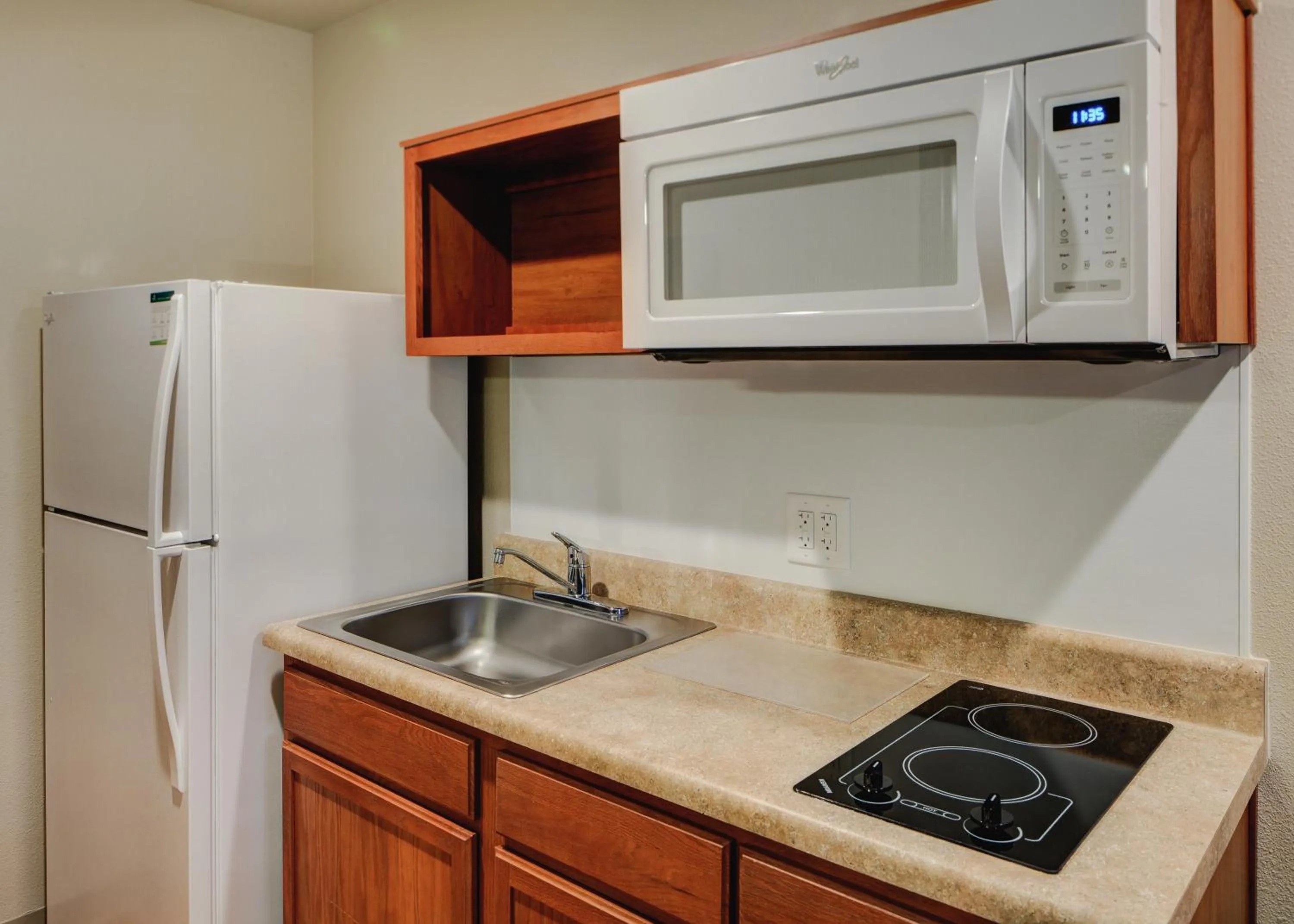 Kitchen or kitchenette in WoodSpring Suites Columbus NE I-270 Airport