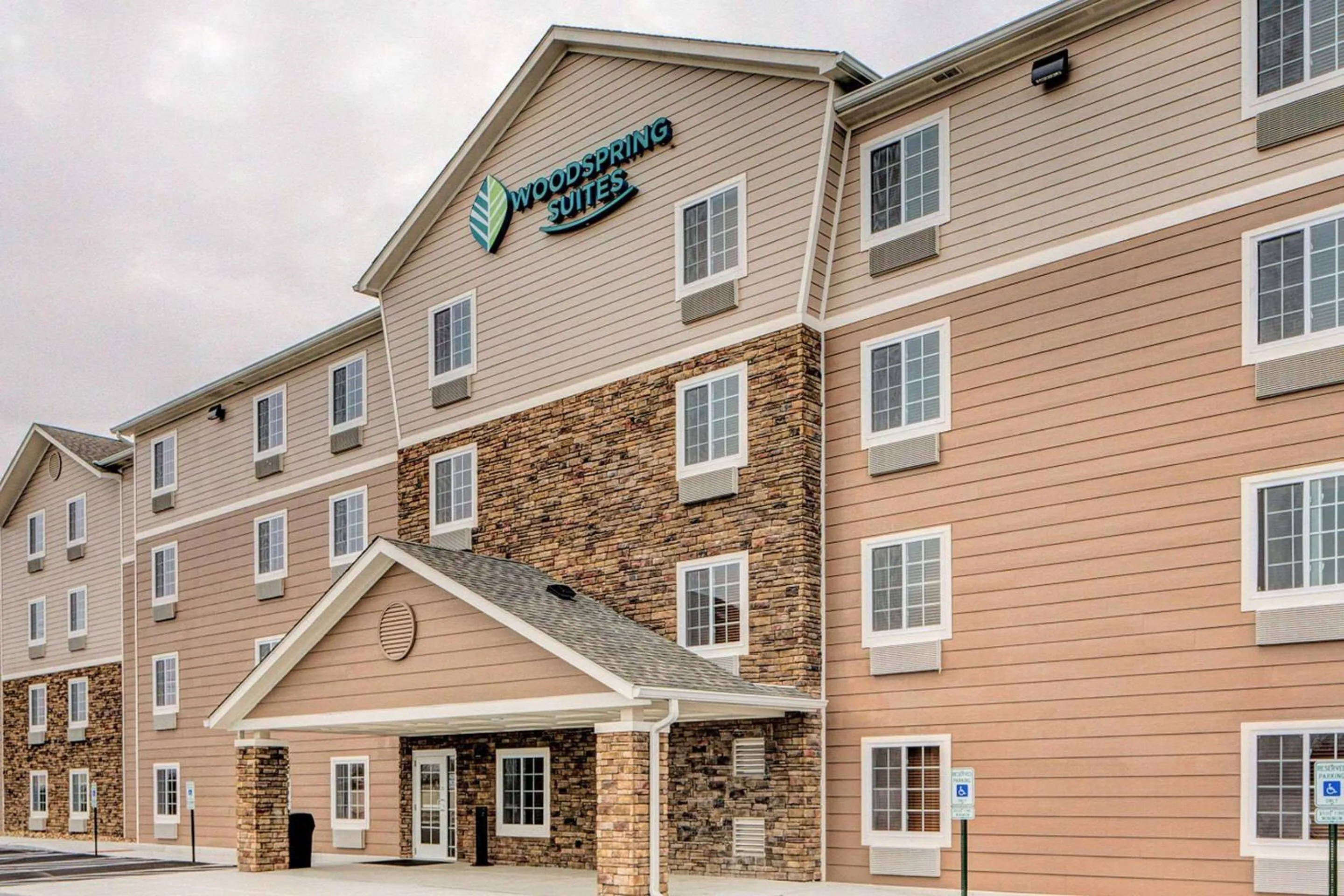 Property building in WoodSpring Suites Columbus NE I-270 Airport