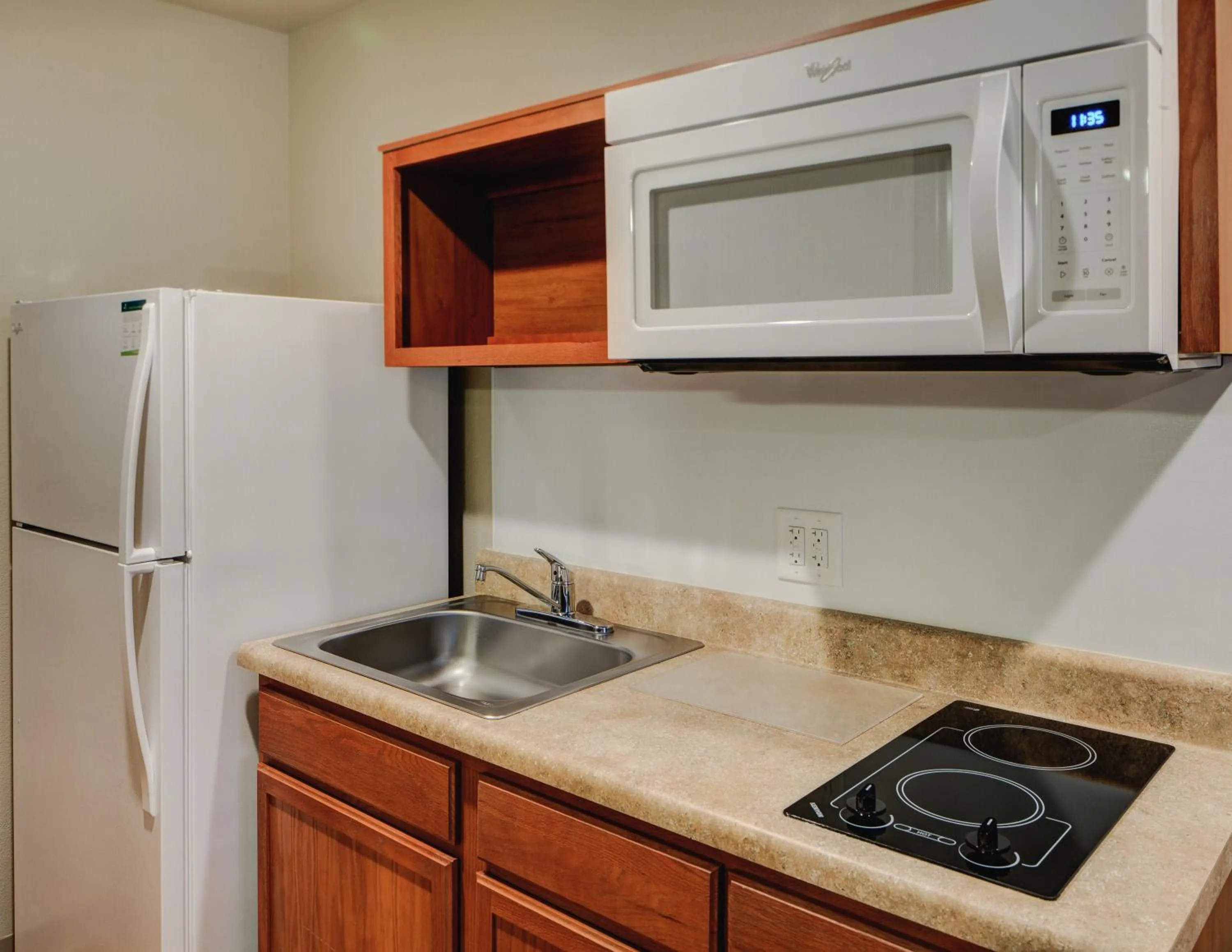 Kitchen or kitchenette in WoodSpring Suites Columbus NE I-270 Airport