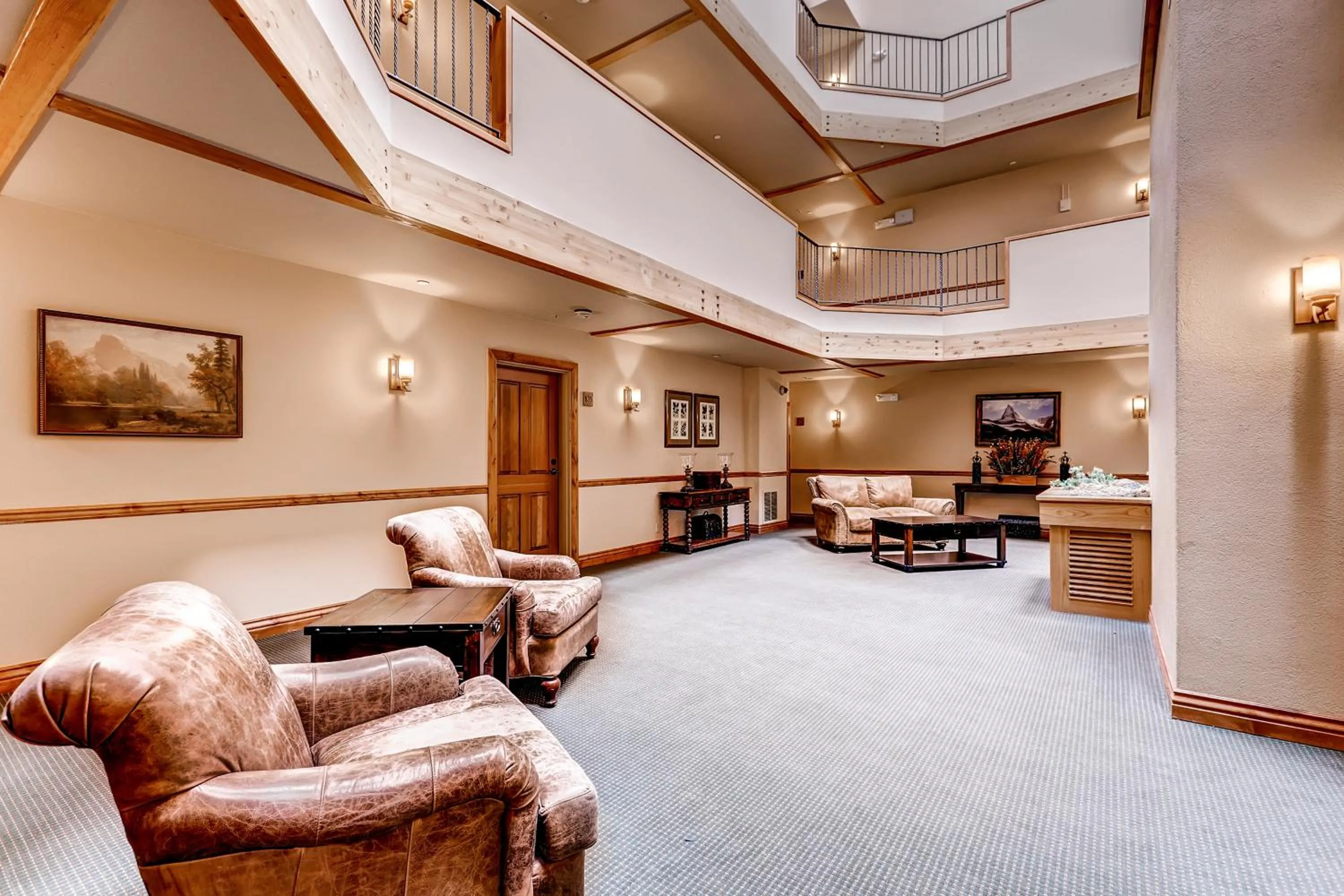 Communal lounge/ TV room in Townsend Place, A Vail Resorts Property