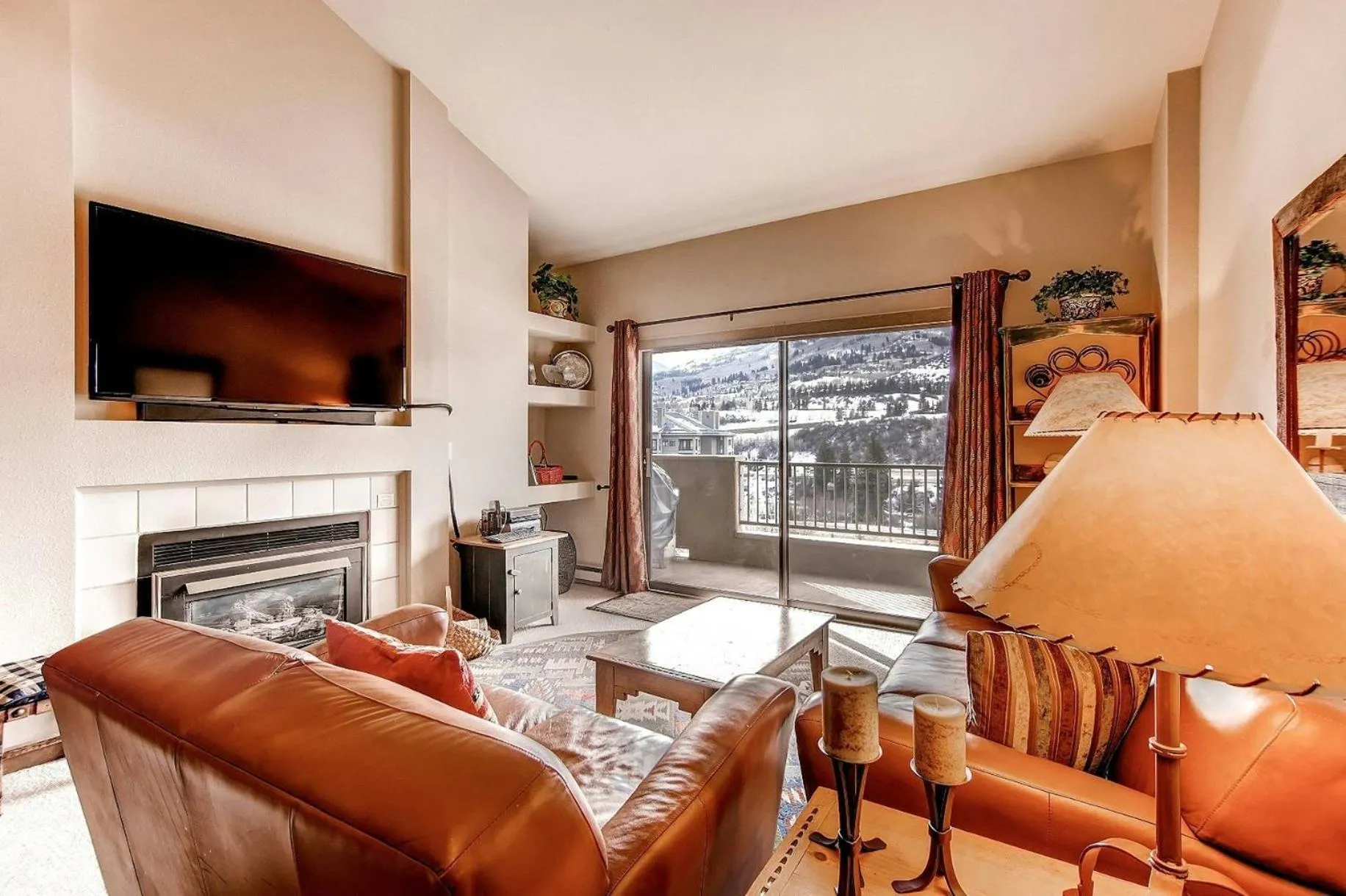 Living room in Seasons at Avon, A Vail Resorts Property