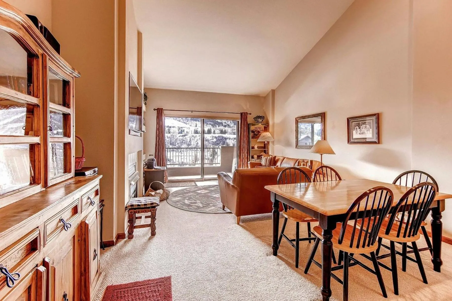 Living room in Seasons at Avon, A Vail Resorts Property