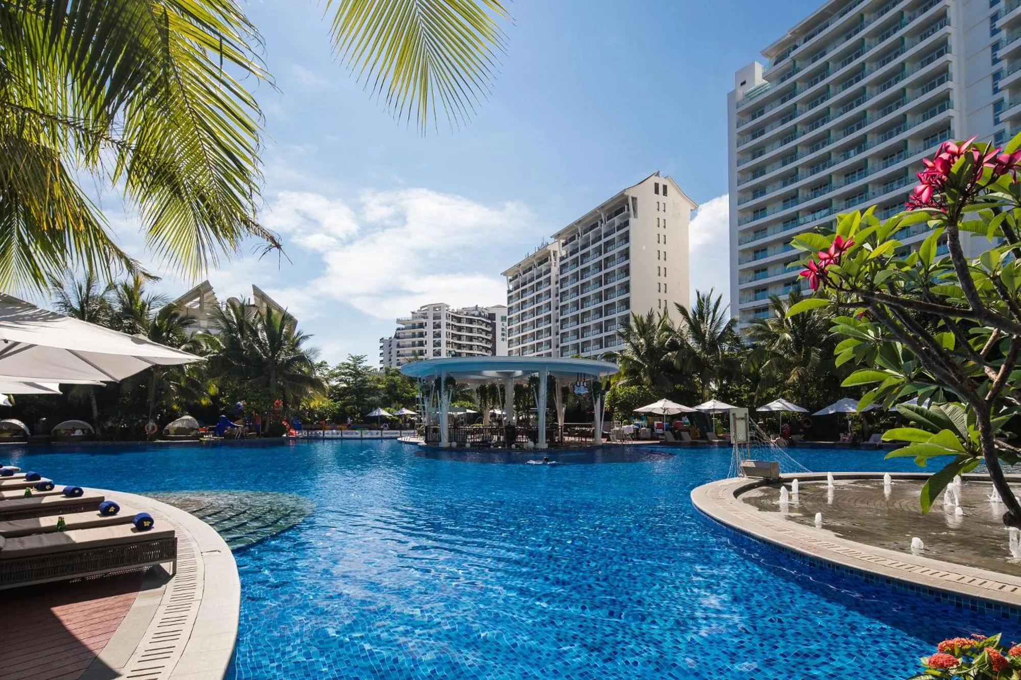 Swimming pool in Wyndham Sanya Bay