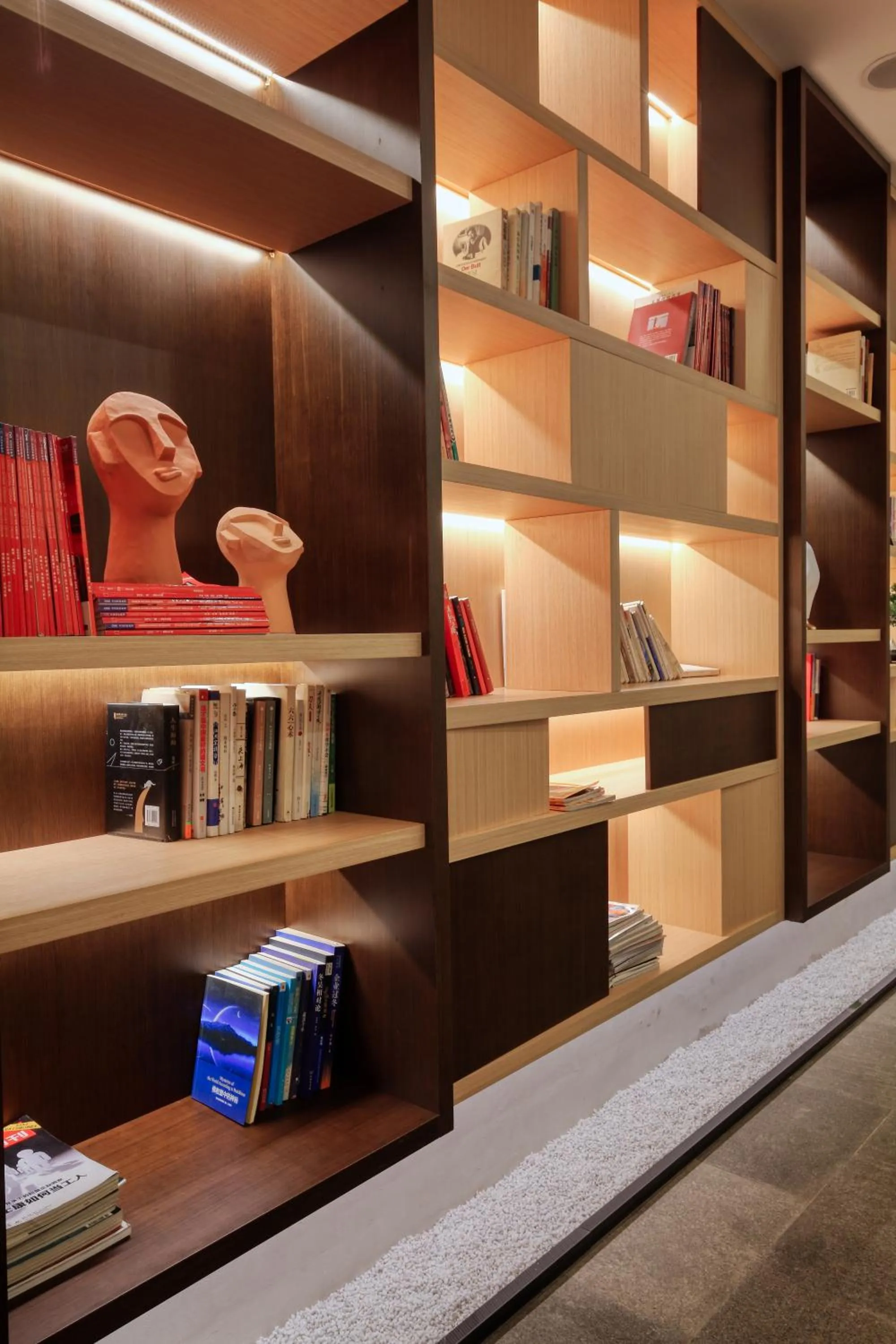 Communal lounge/ TV room in Wing Hotel Guilin- Pedestrian Street