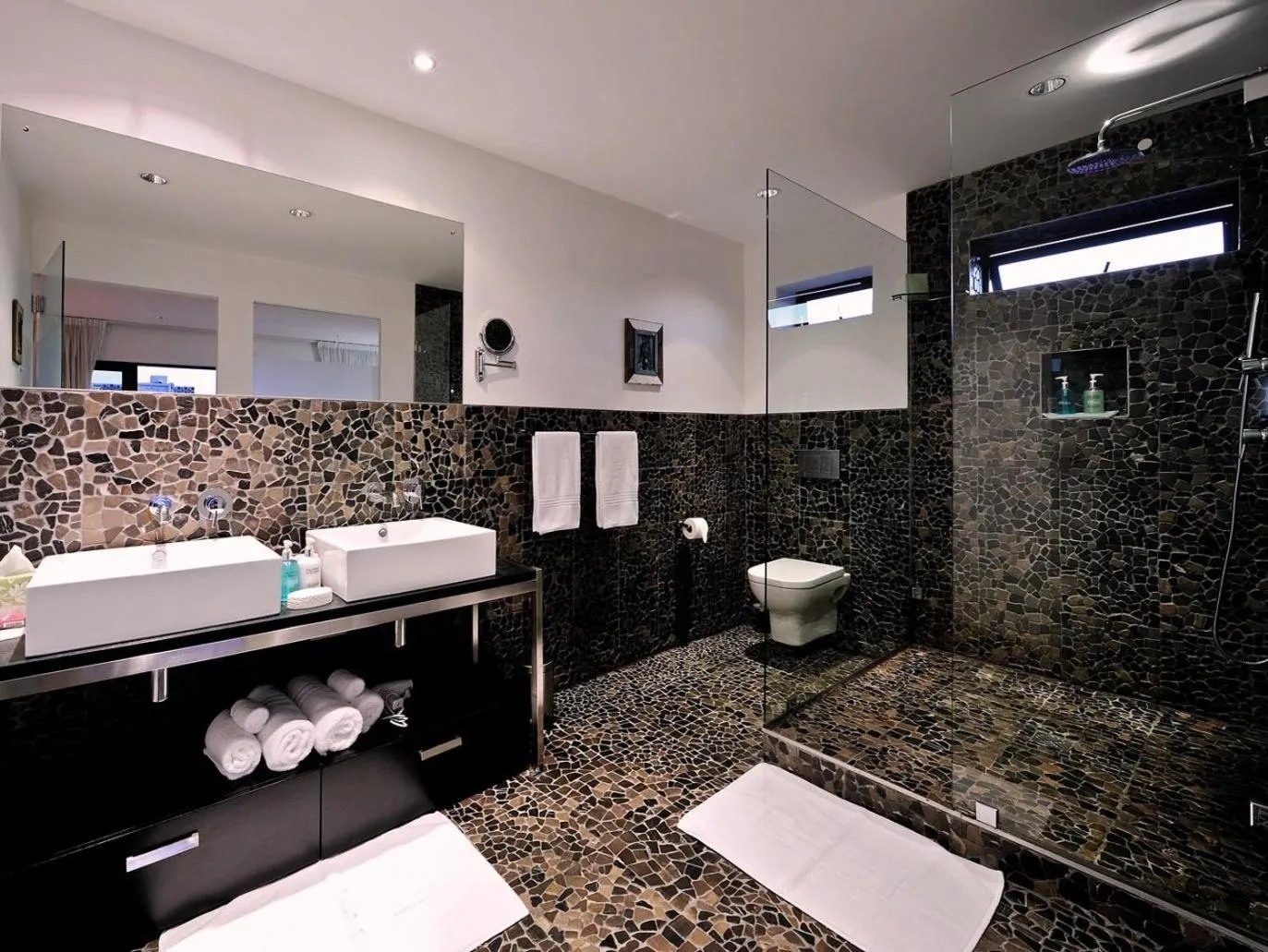 Bathroom in DysArt Boutique Hotel - Solar Power