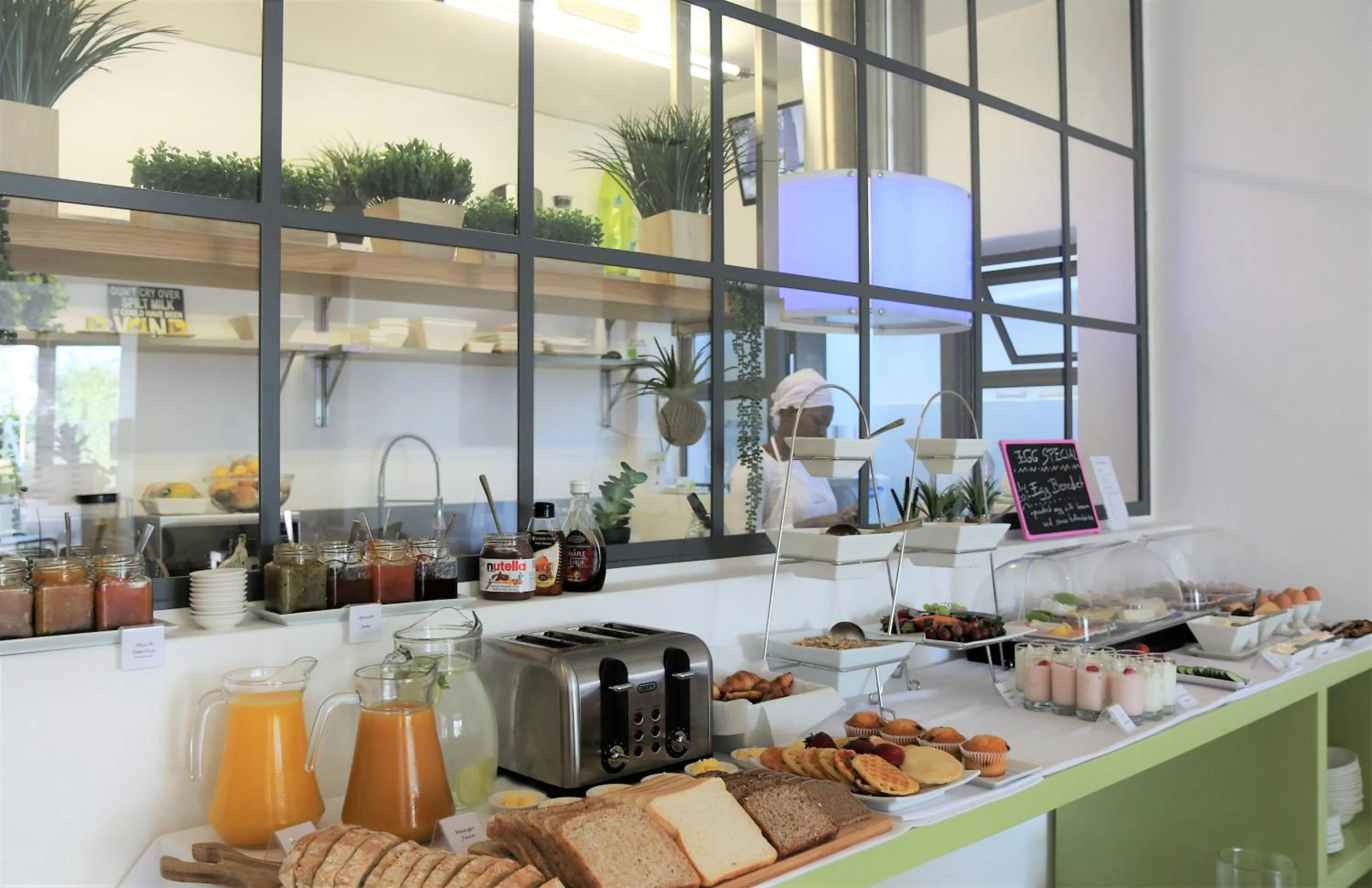 Breakfast in DysArt Boutique Hotel - Solar Power