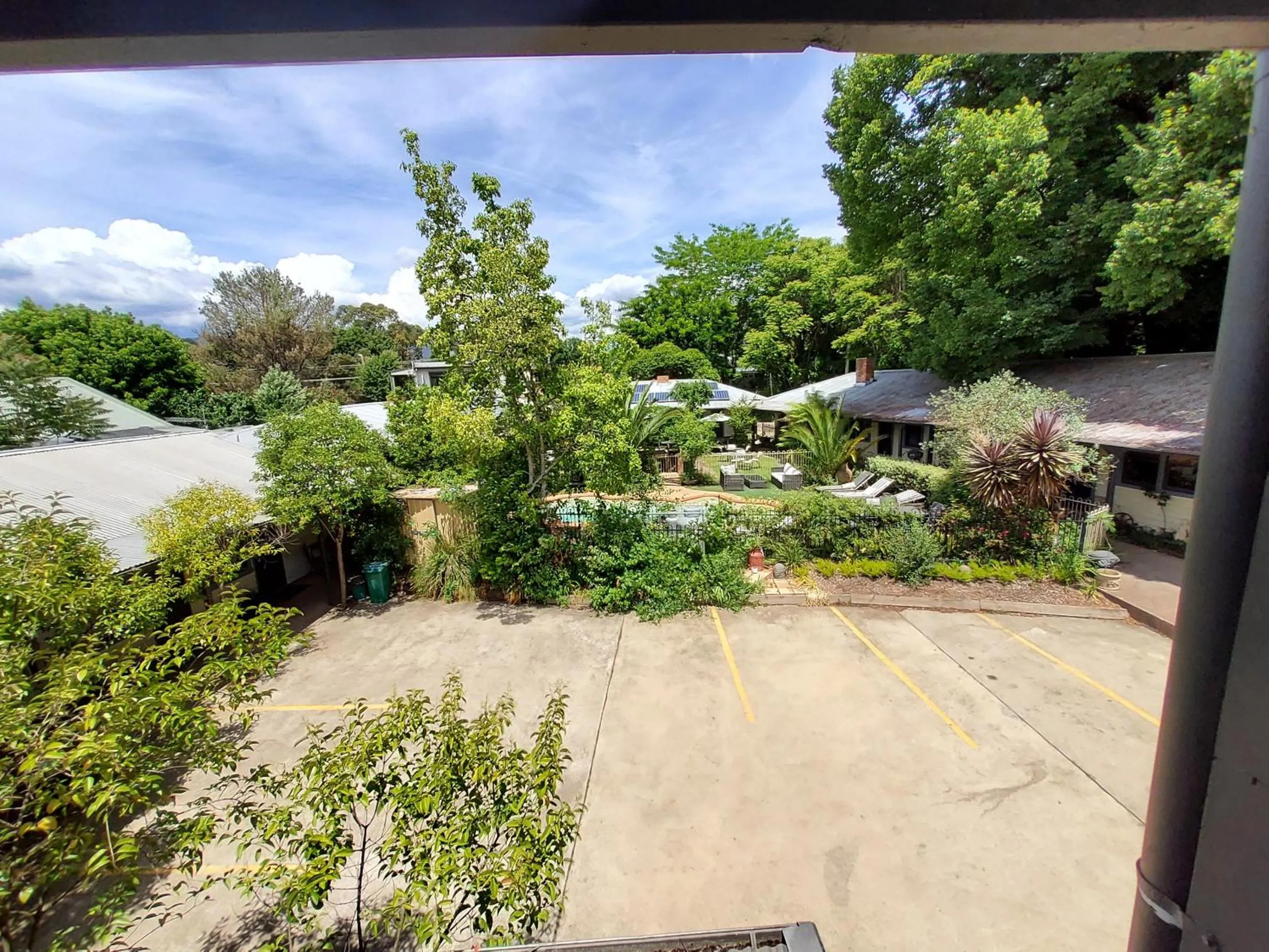 Garden view in Coach House Inn