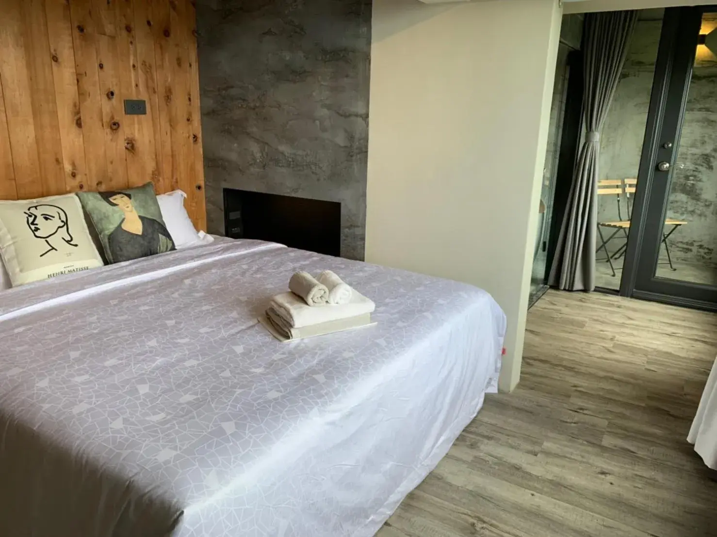 Deluxe Room in Something Easy Inn Deluxe Room in Something Easy Inn