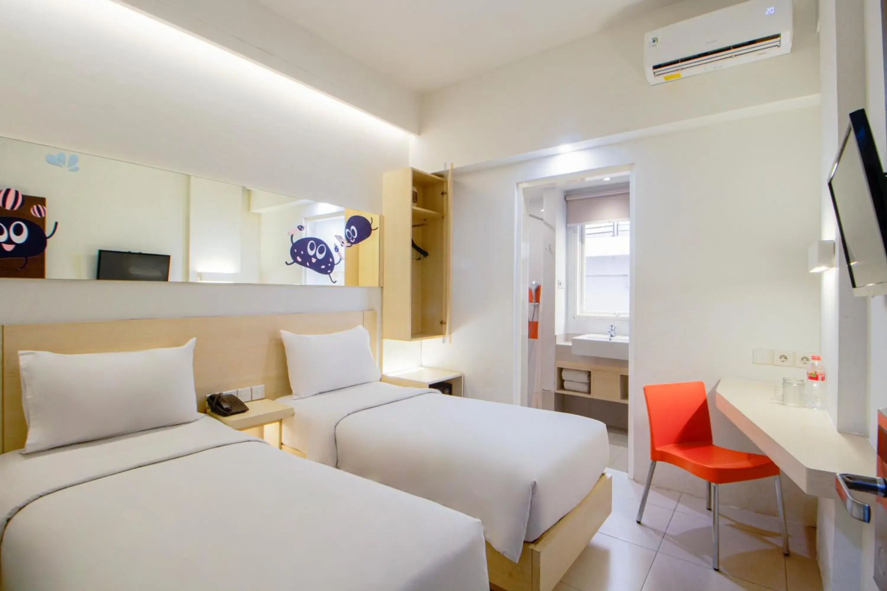 Bed in Cleo Hotel Tunjungan Bed in Cleo Hotel Tunjungan