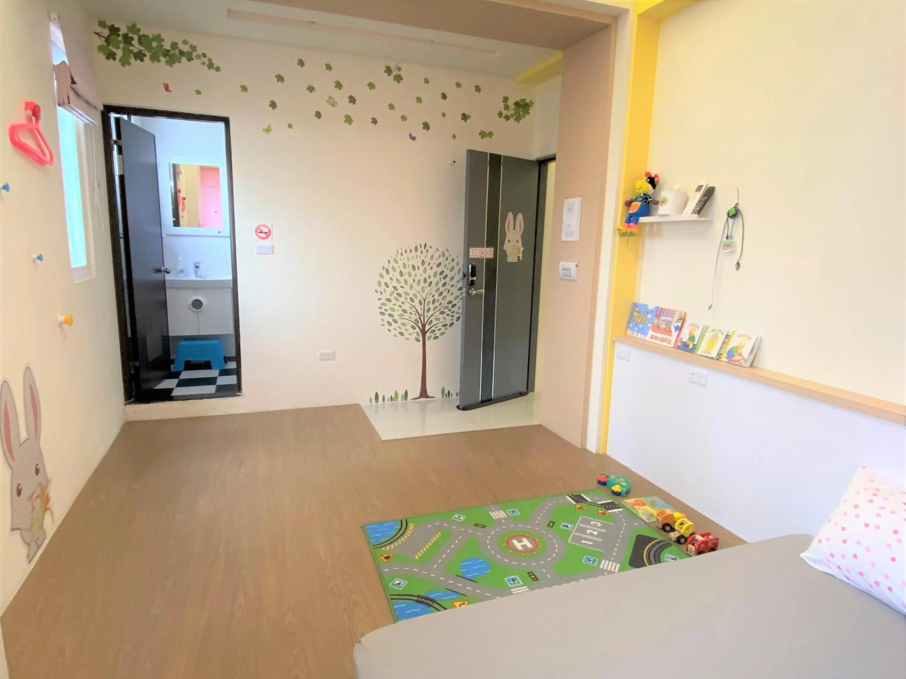 Photo of the whole room, Bed in Shiangshiang Forest Hotel