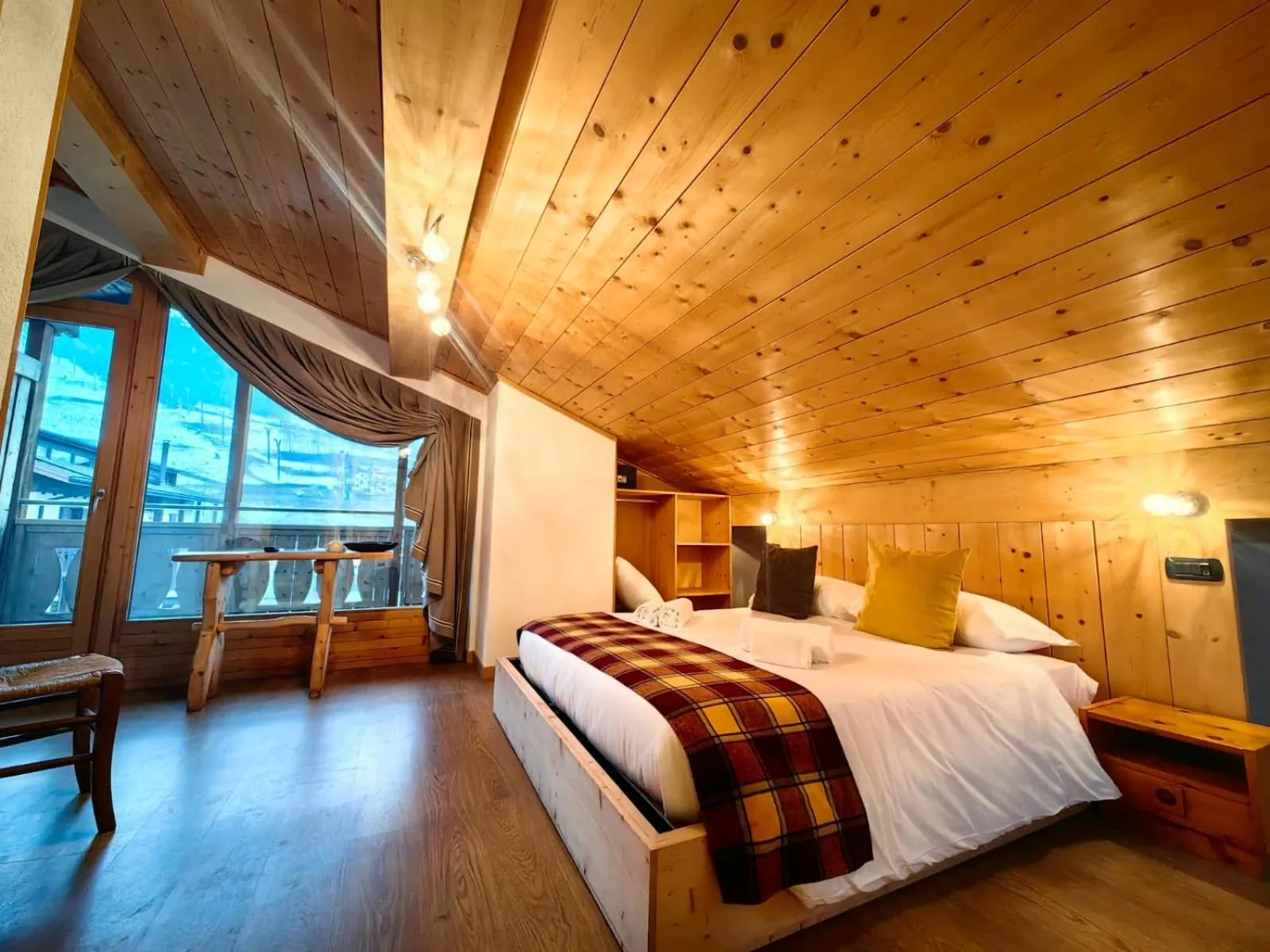 Photo of the whole room, Bed in Hotel Ambassador Bormio