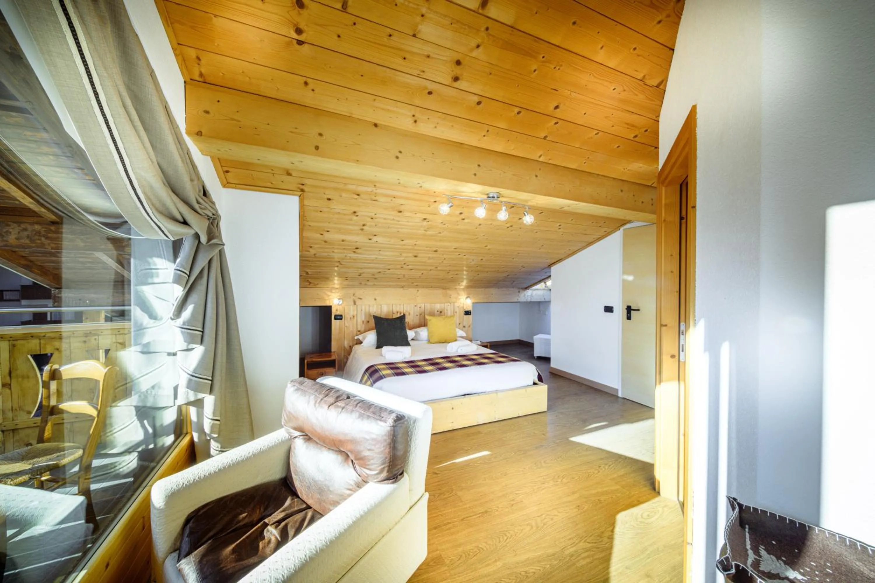 Bedroom, Bed in Hotel Ambassador Bormio