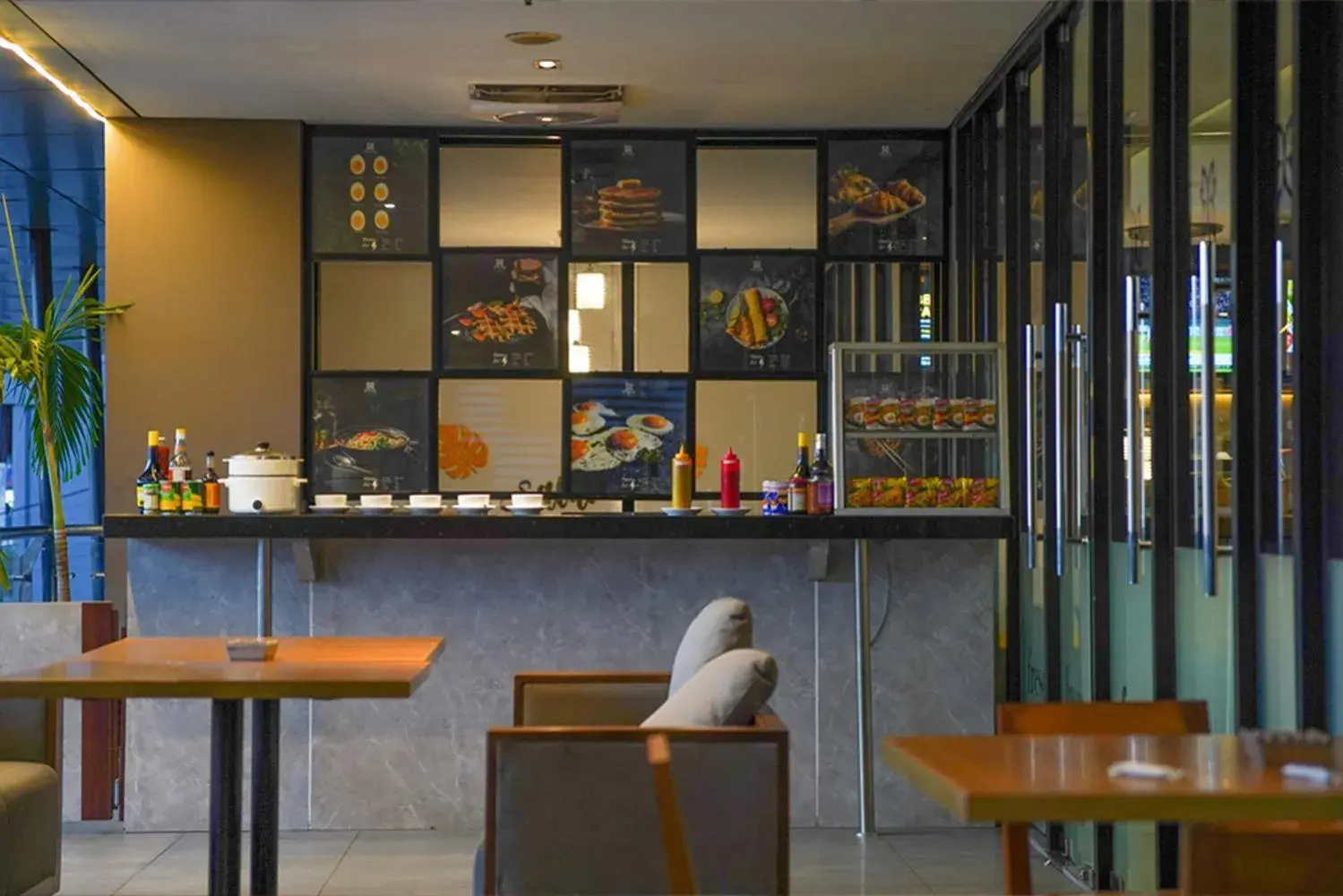Restaurant/places to eat in BATIQA Hotel Palembang Restaurant/places to eat in BATIQA Hotel Palembang