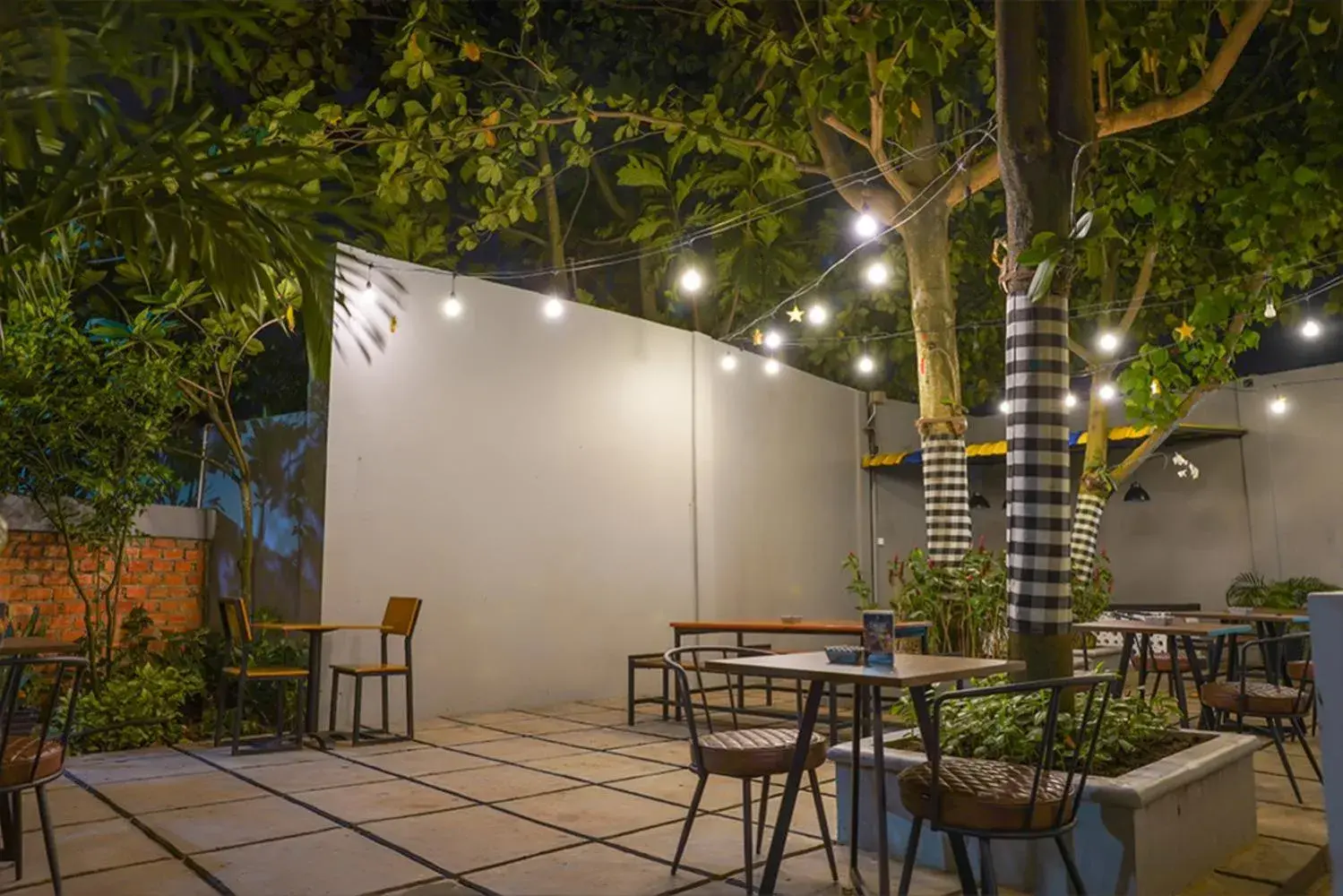 Restaurant/places to eat in BATIQA Hotel Palembang Restaurant/places to eat in BATIQA Hotel Palembang