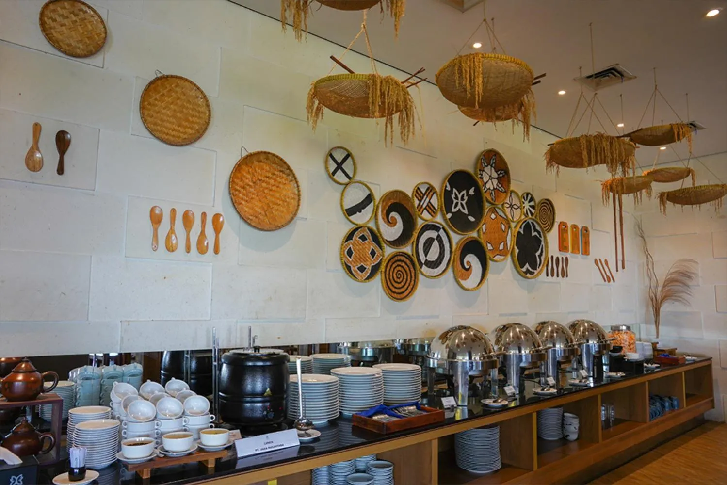 Restaurant/places to eat in BATIQA Hotel Palembang