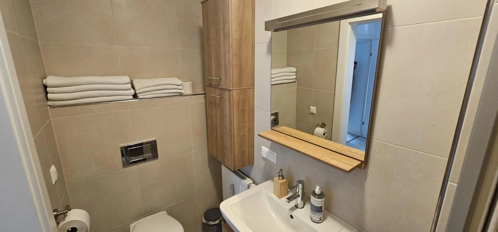 Shower in Vienna Airport Residences