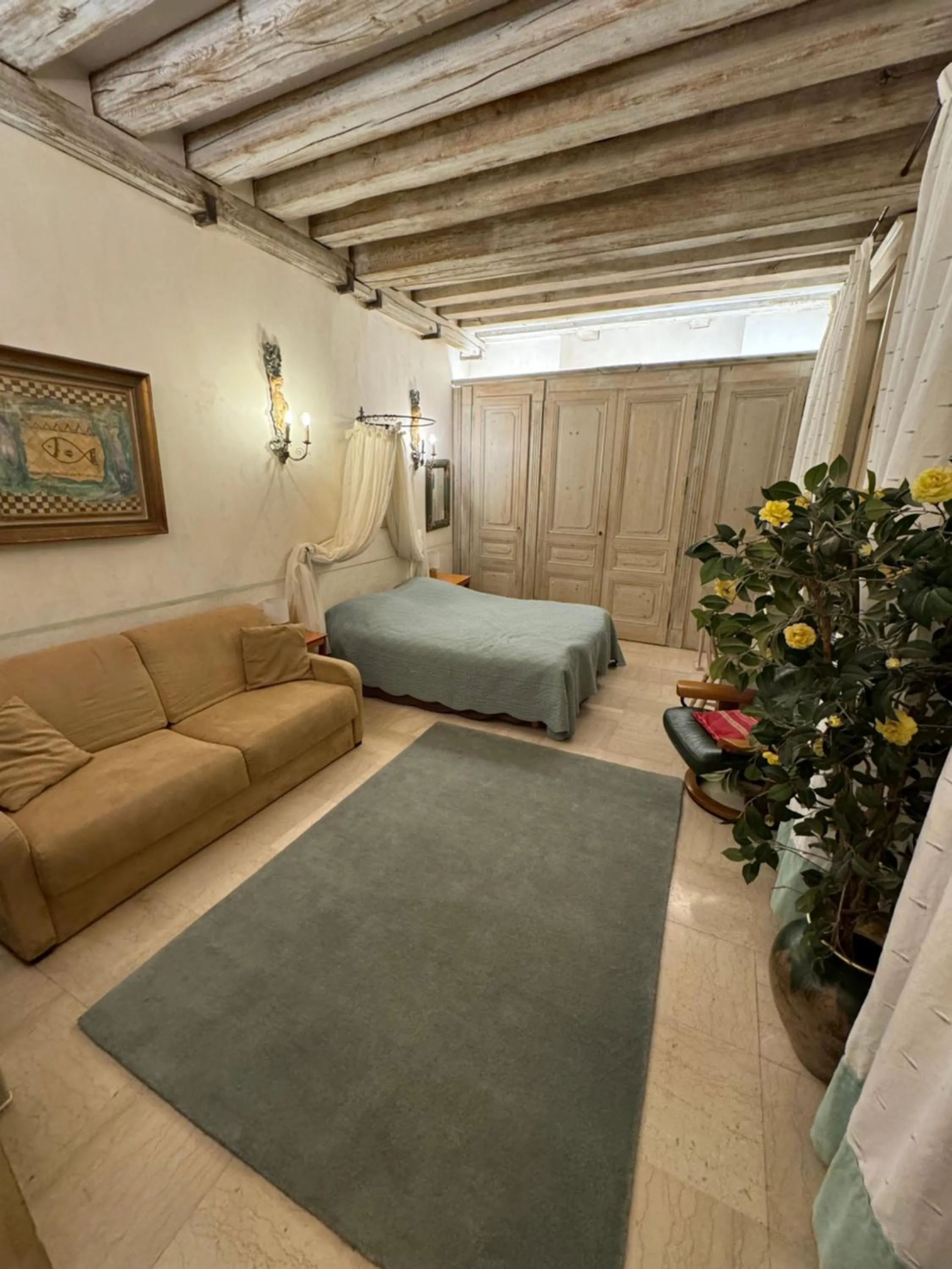 Photo of the whole room in La Maison d'Anne