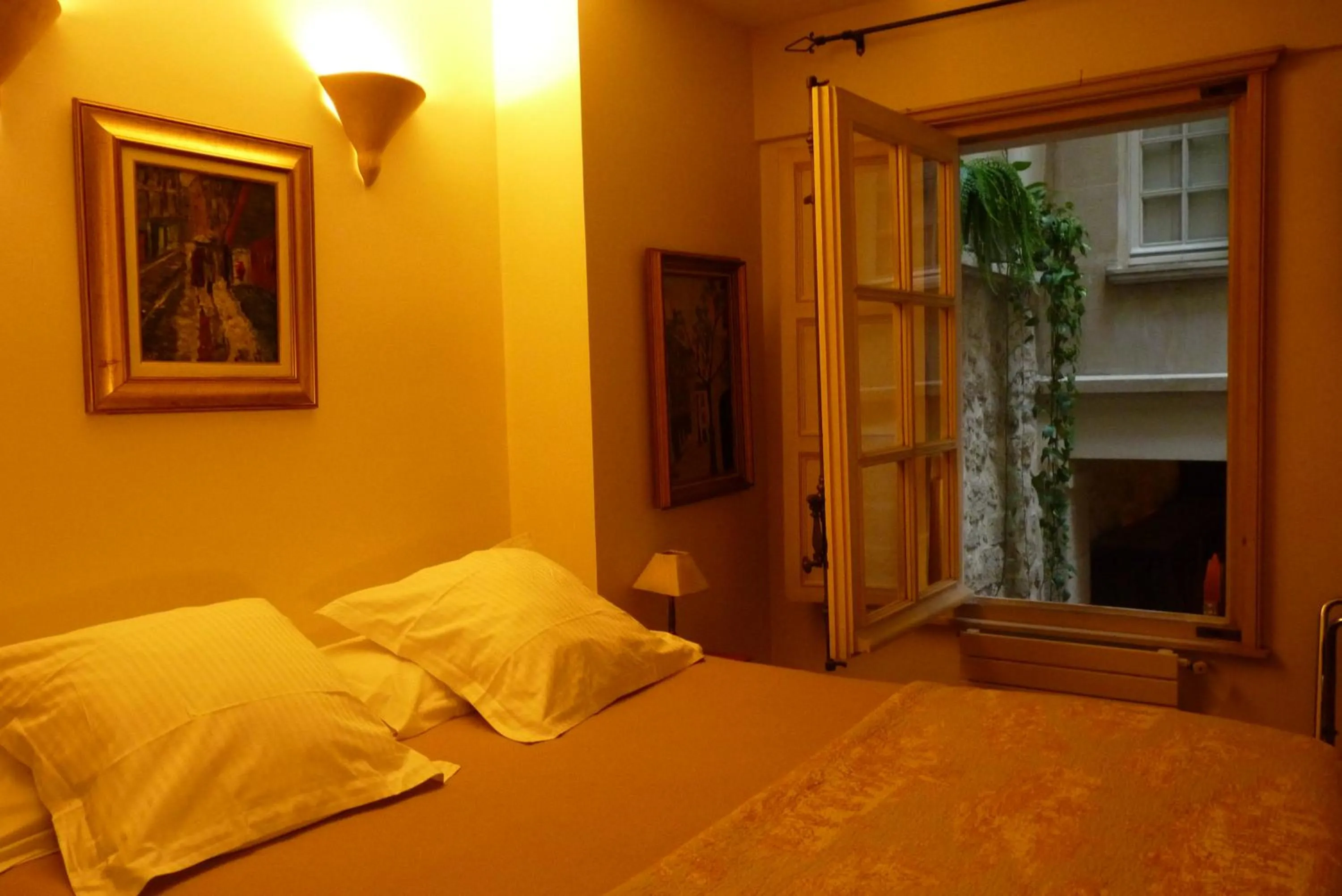Bedroom, Bed in La Maison d'Anne