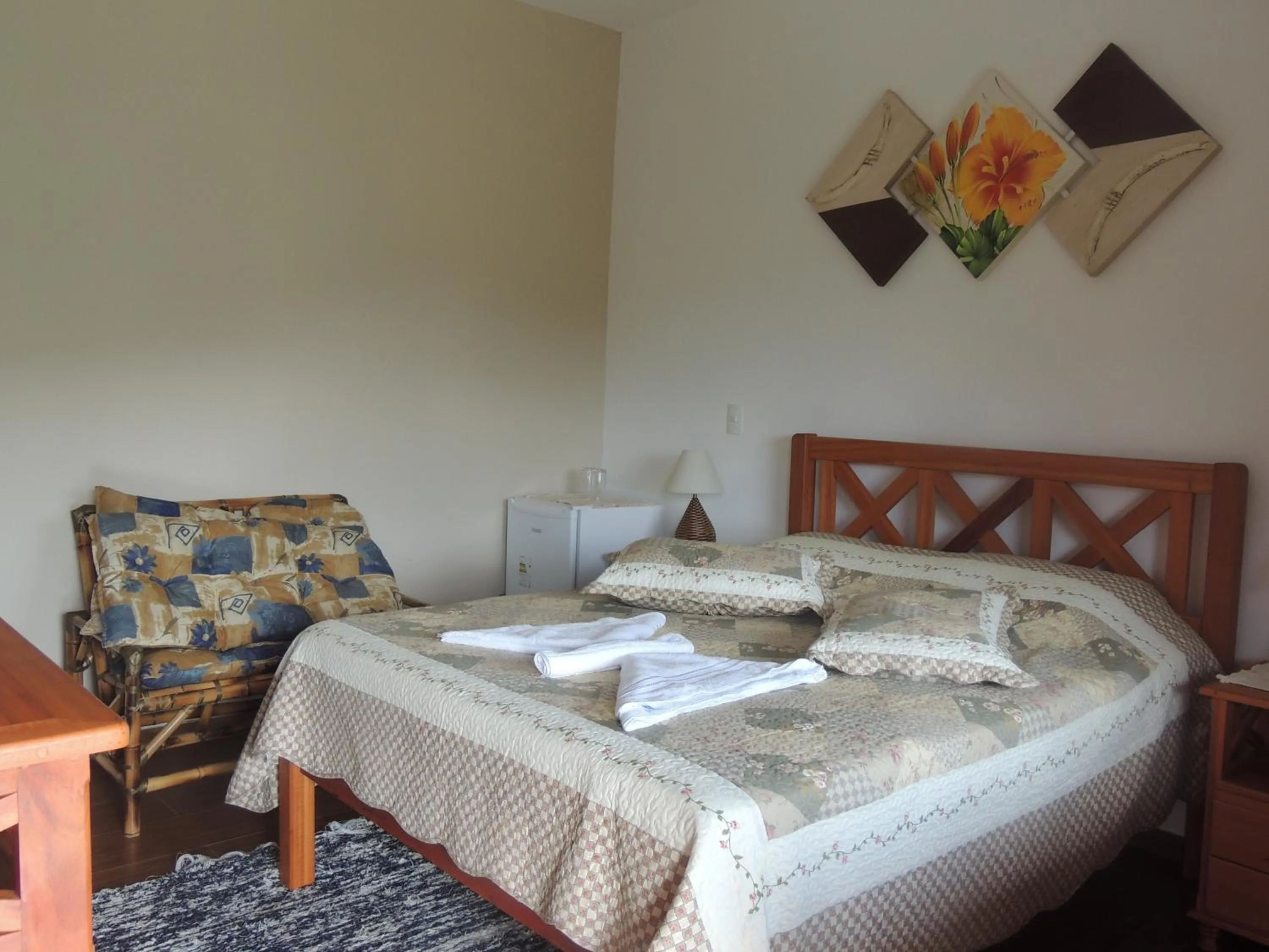 Property building, Bed in Pousada Antigo Caminho Do Ouro
