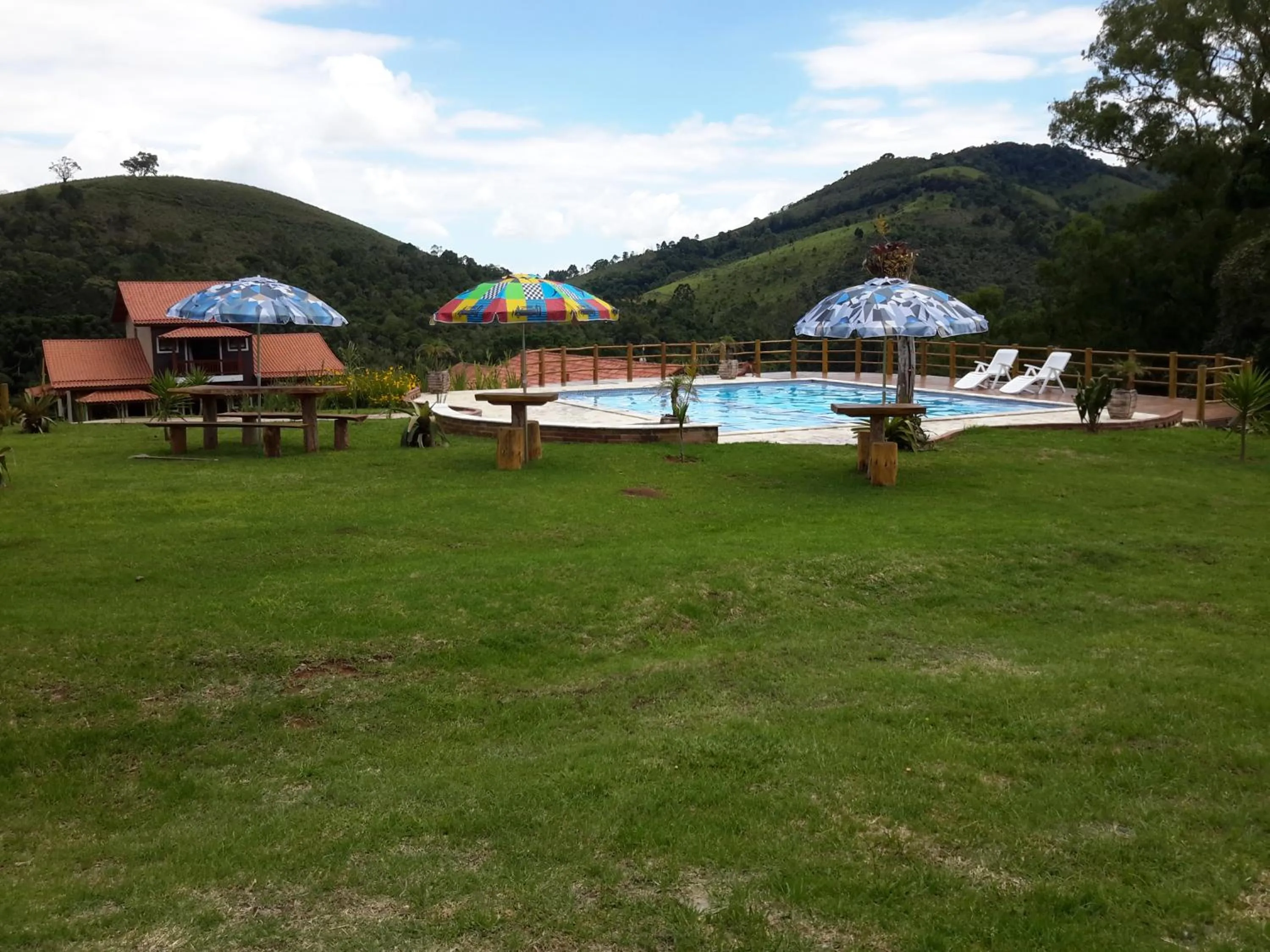 Swimming pool in Pousada Antigo Caminho Do Ouro