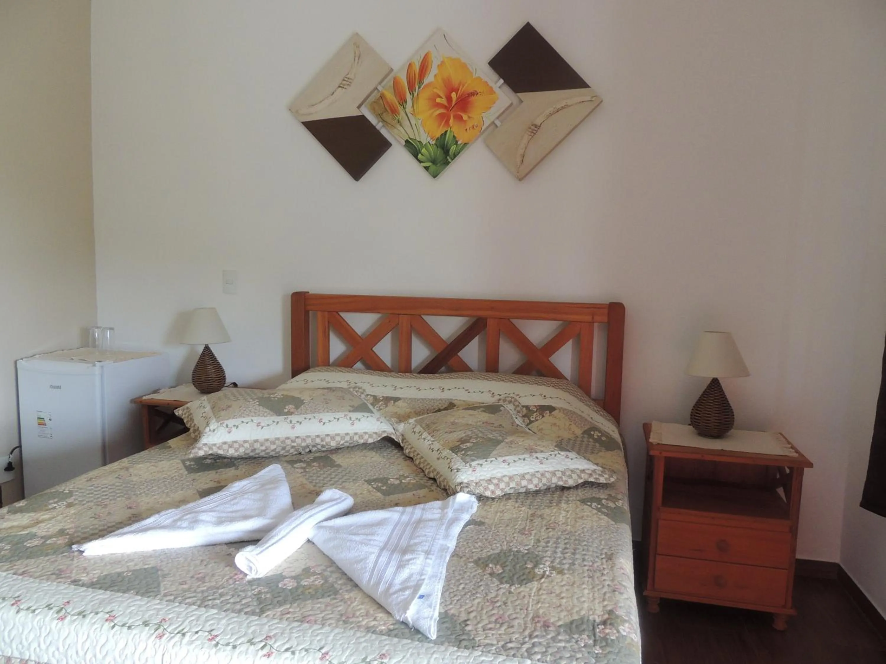 Property building, Bed in Pousada Antigo Caminho Do Ouro