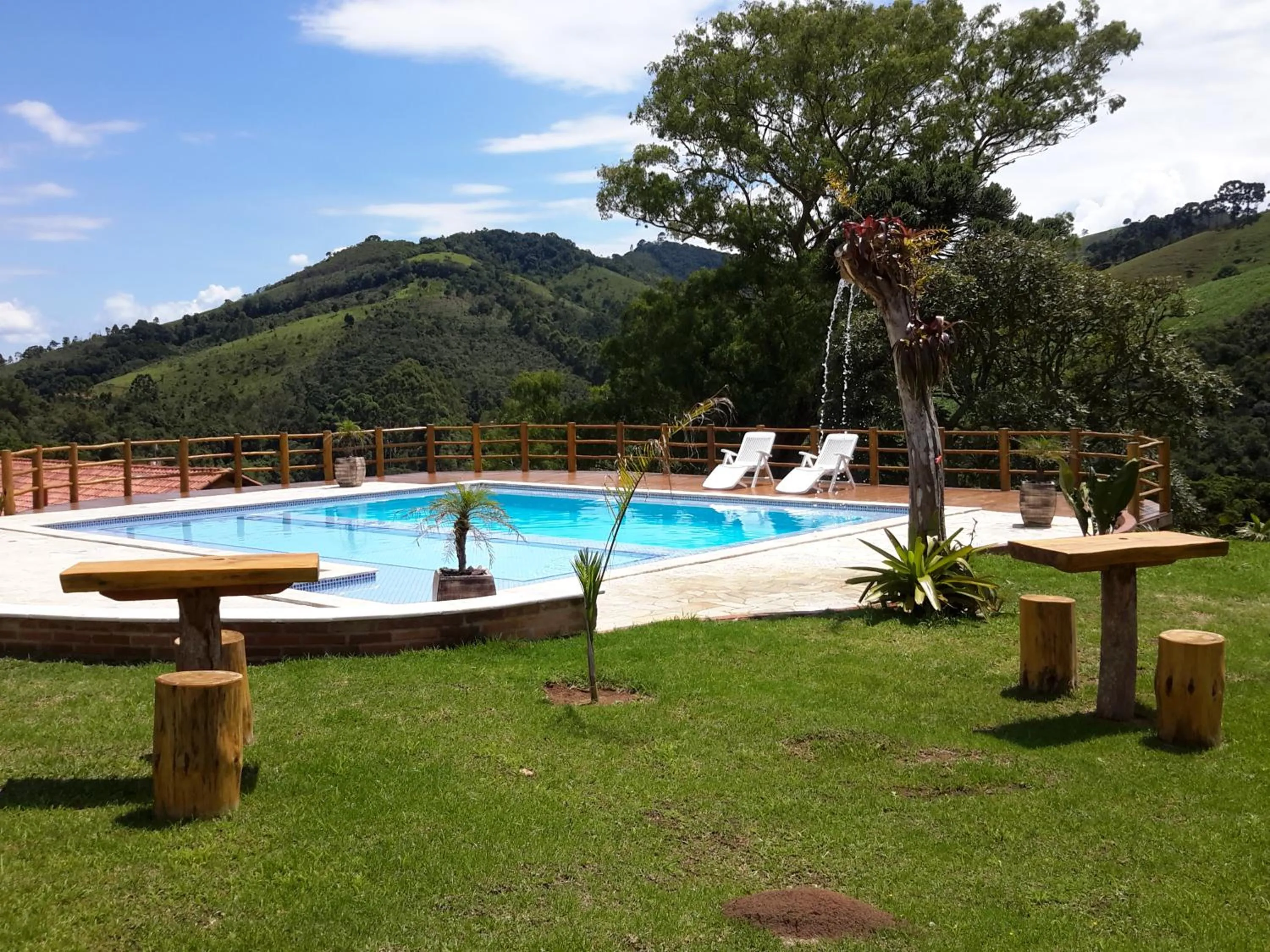Swimming pool in Pousada Antigo Caminho Do Ouro