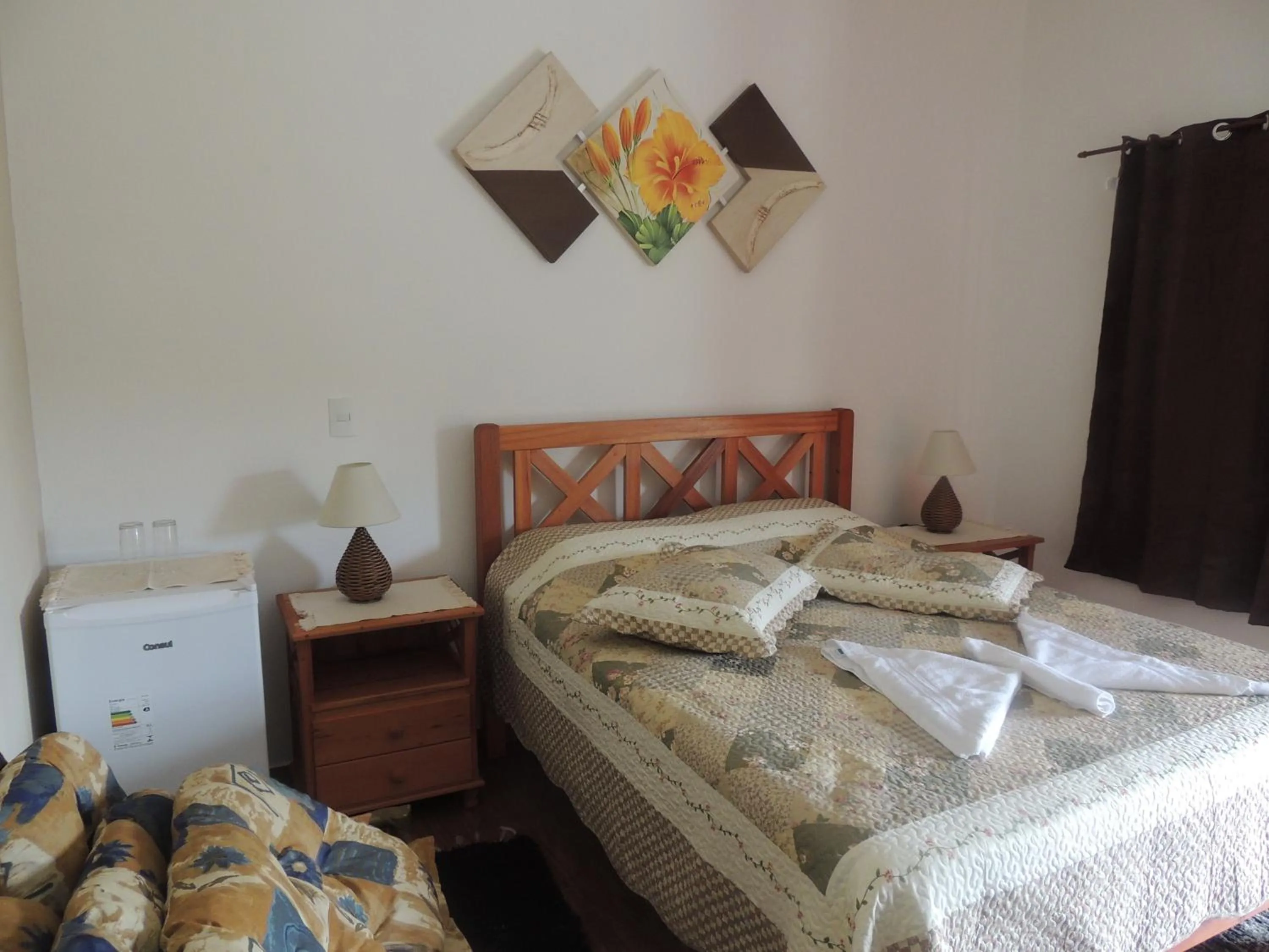 Property building, Bed in Pousada Antigo Caminho Do Ouro