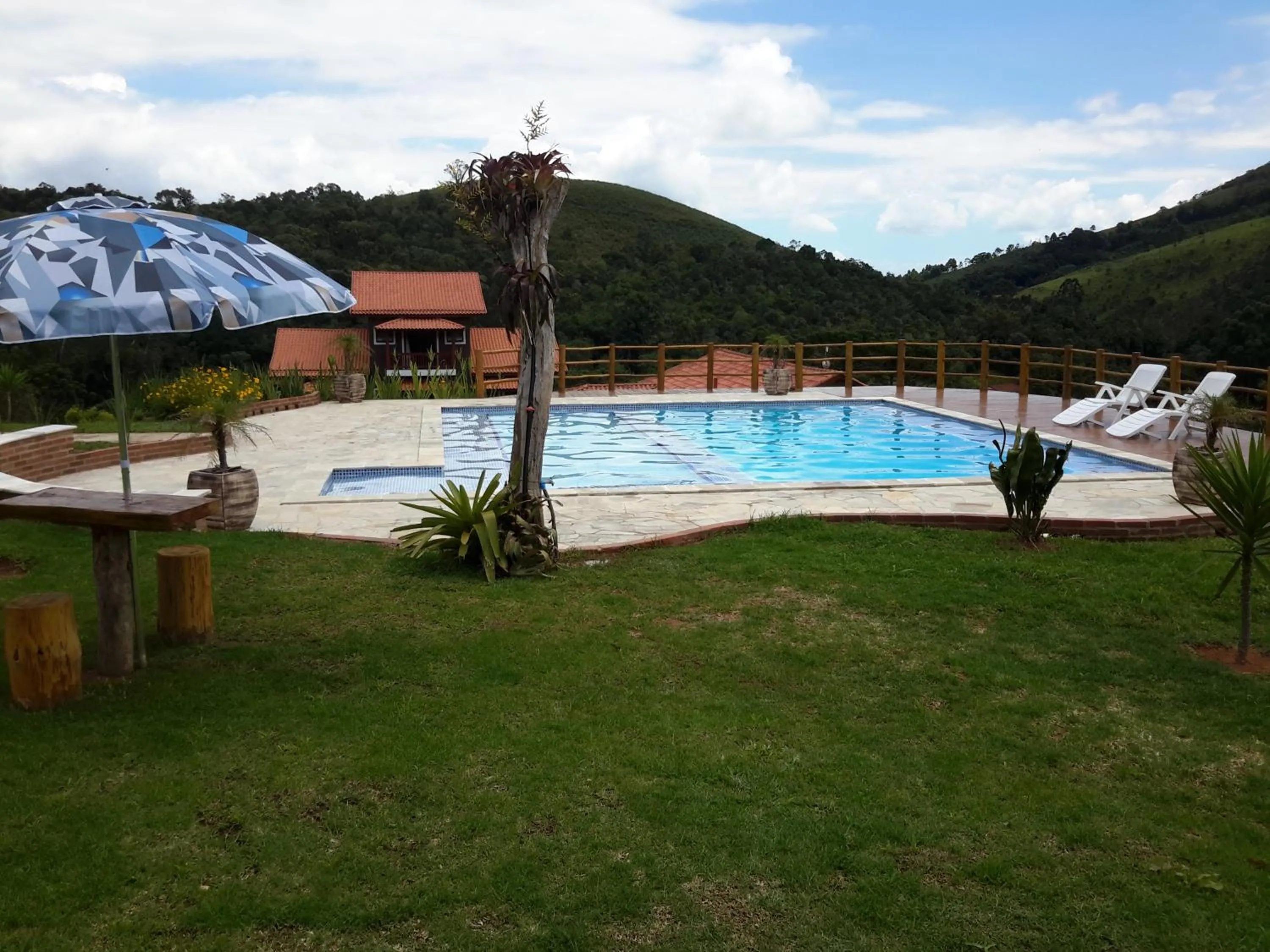 Swimming pool in Pousada Antigo Caminho Do Ouro