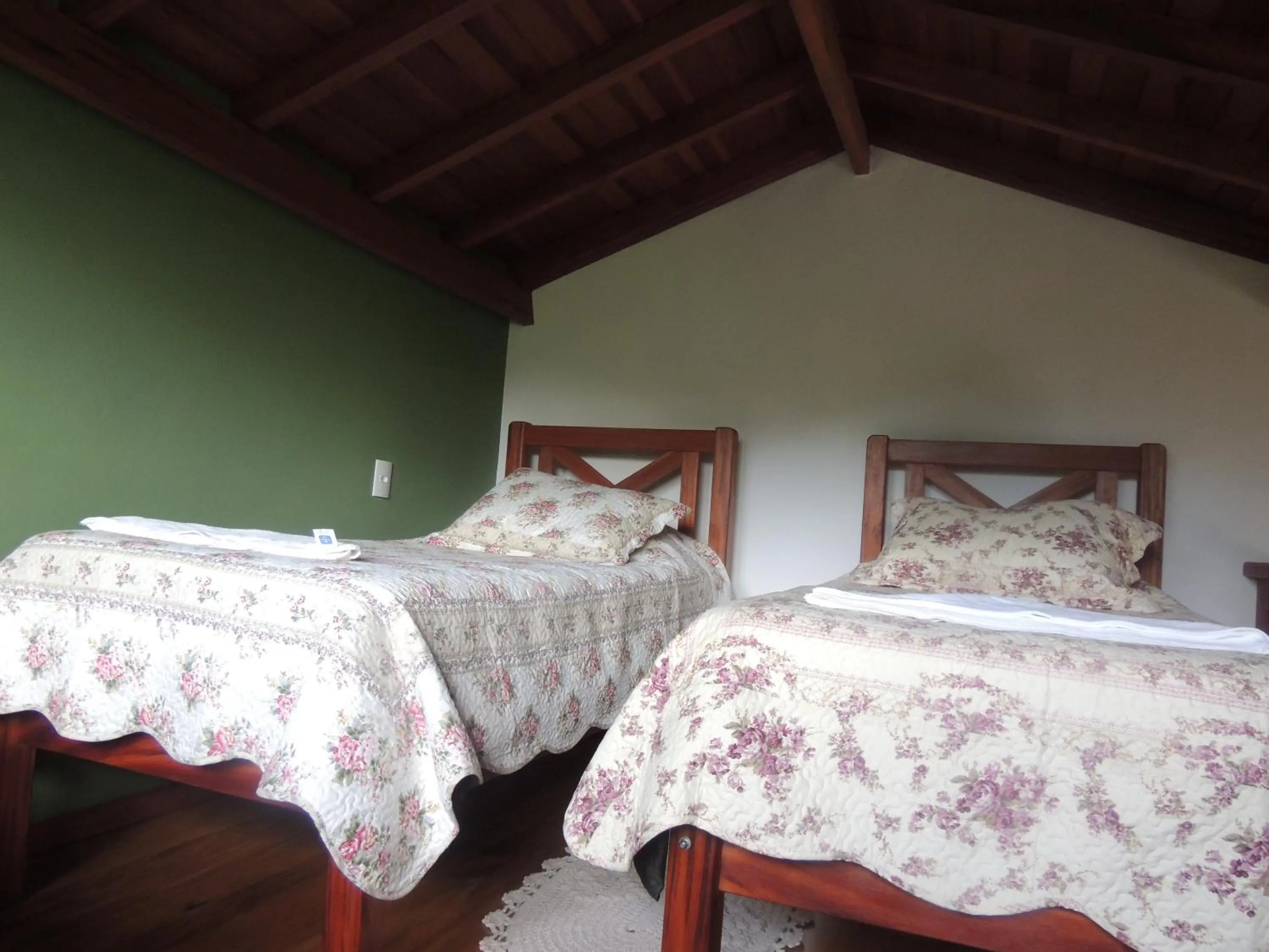 Property building, Bed in Pousada Antigo Caminho Do Ouro