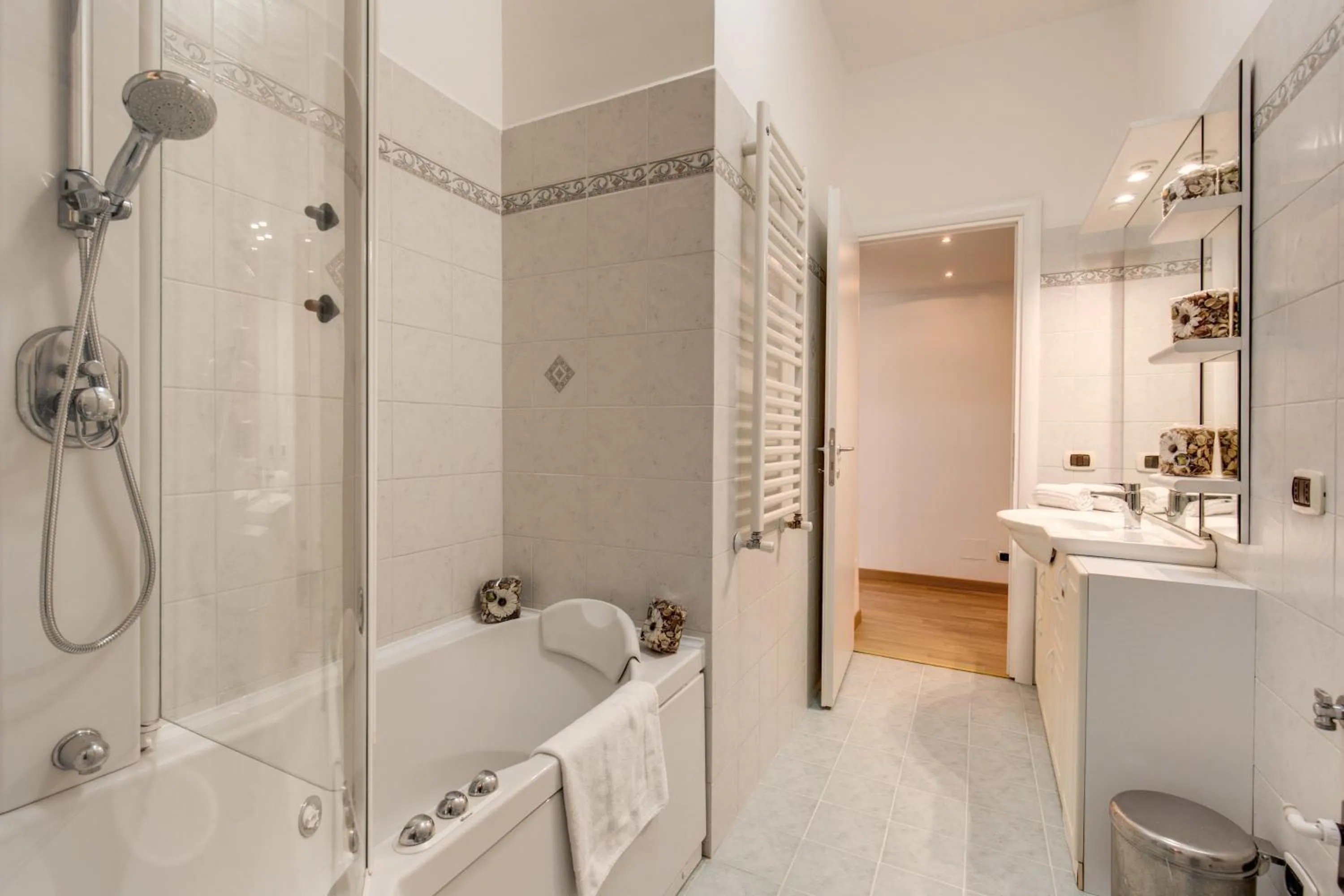 Bathroom in M&L Apartment - Caracalla Holiday