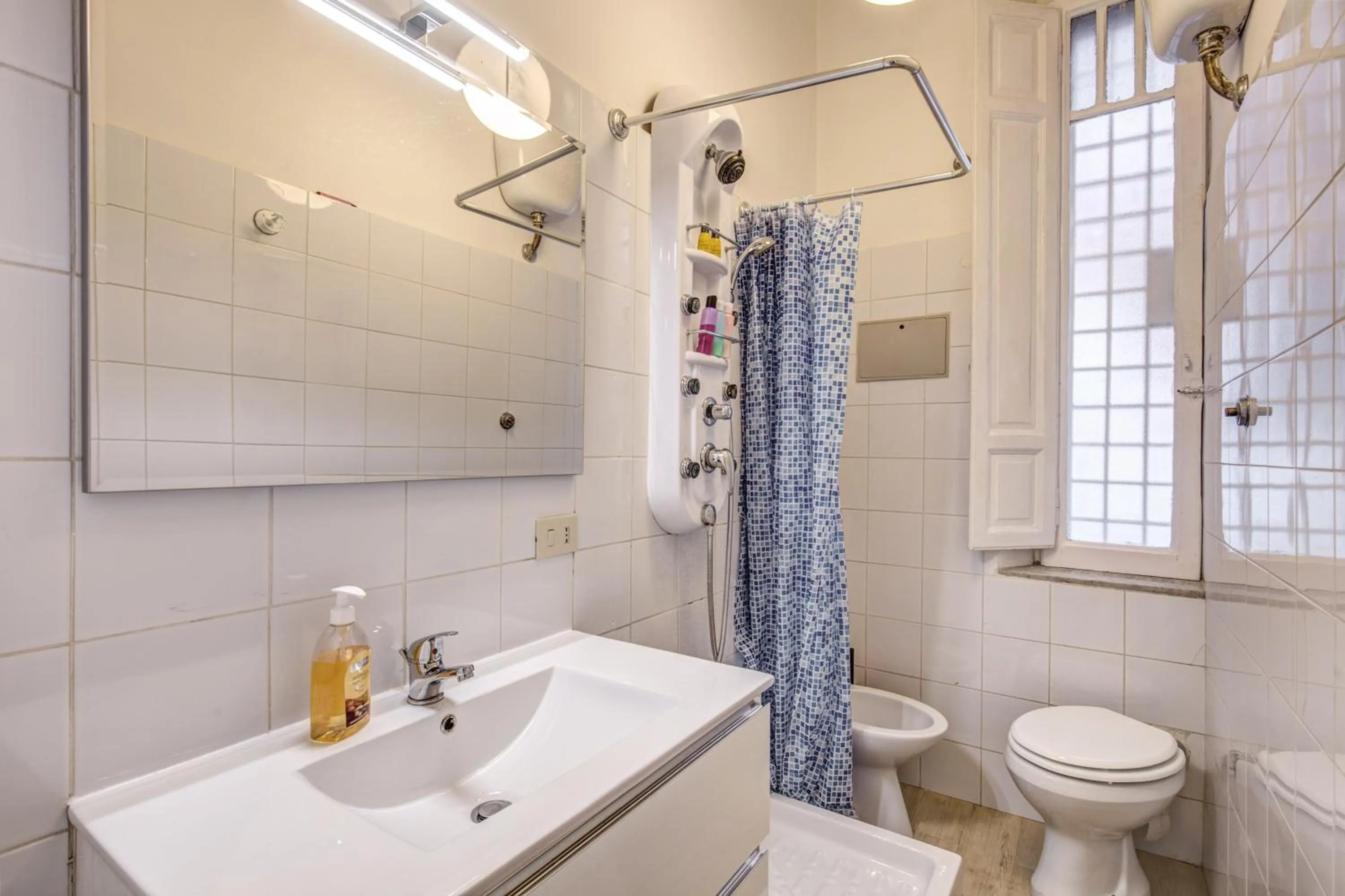 Shower in M&L Apartment - Caracalla Holiday