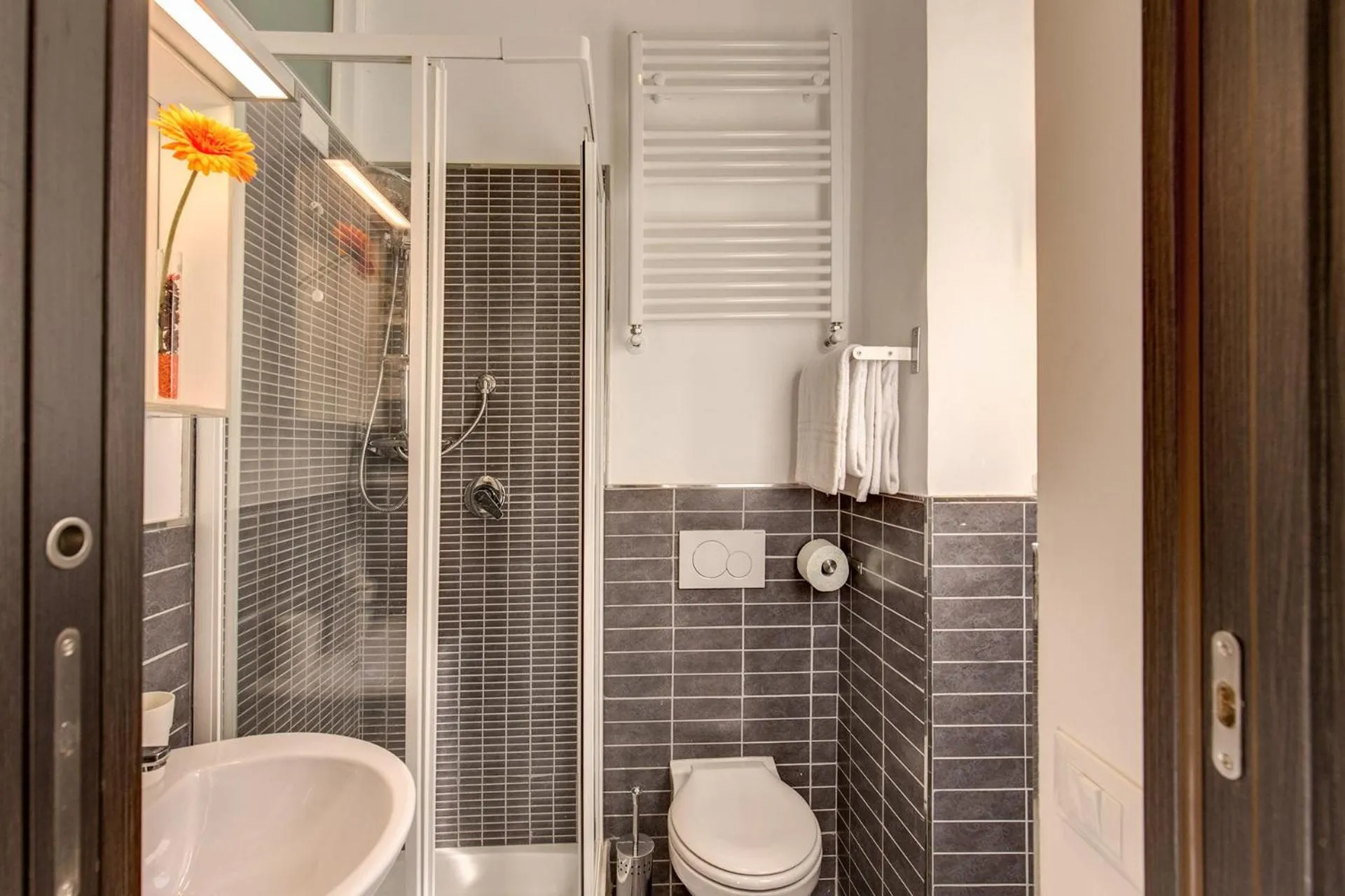 Shower in M&L Apartment - Caracalla Holiday