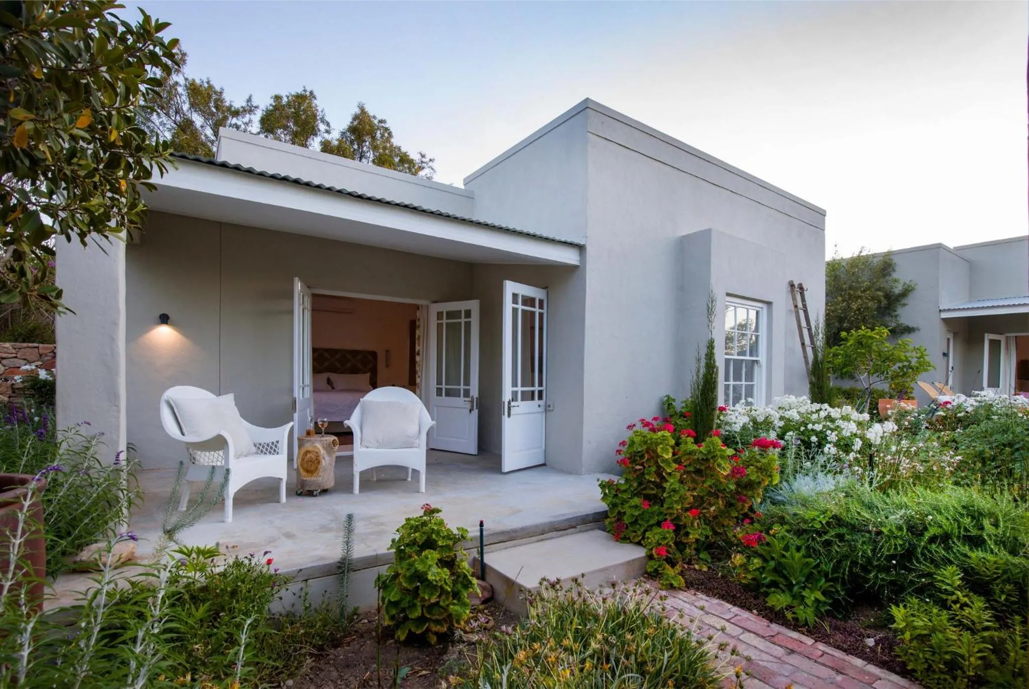 Deluxe Cottage in 81 on Church Guest House