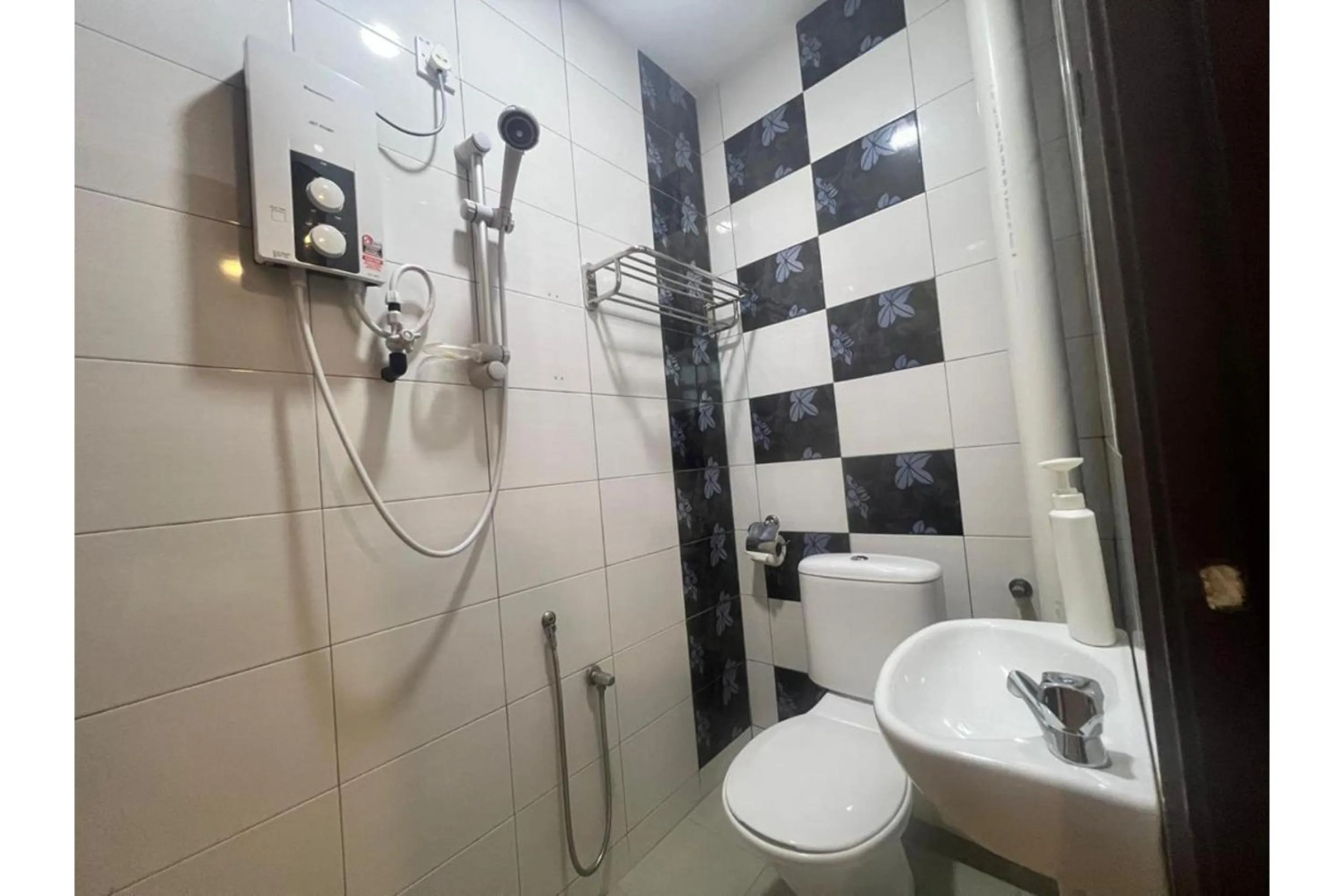 Bathroom in OYO 91259 Hai Thien Motel
