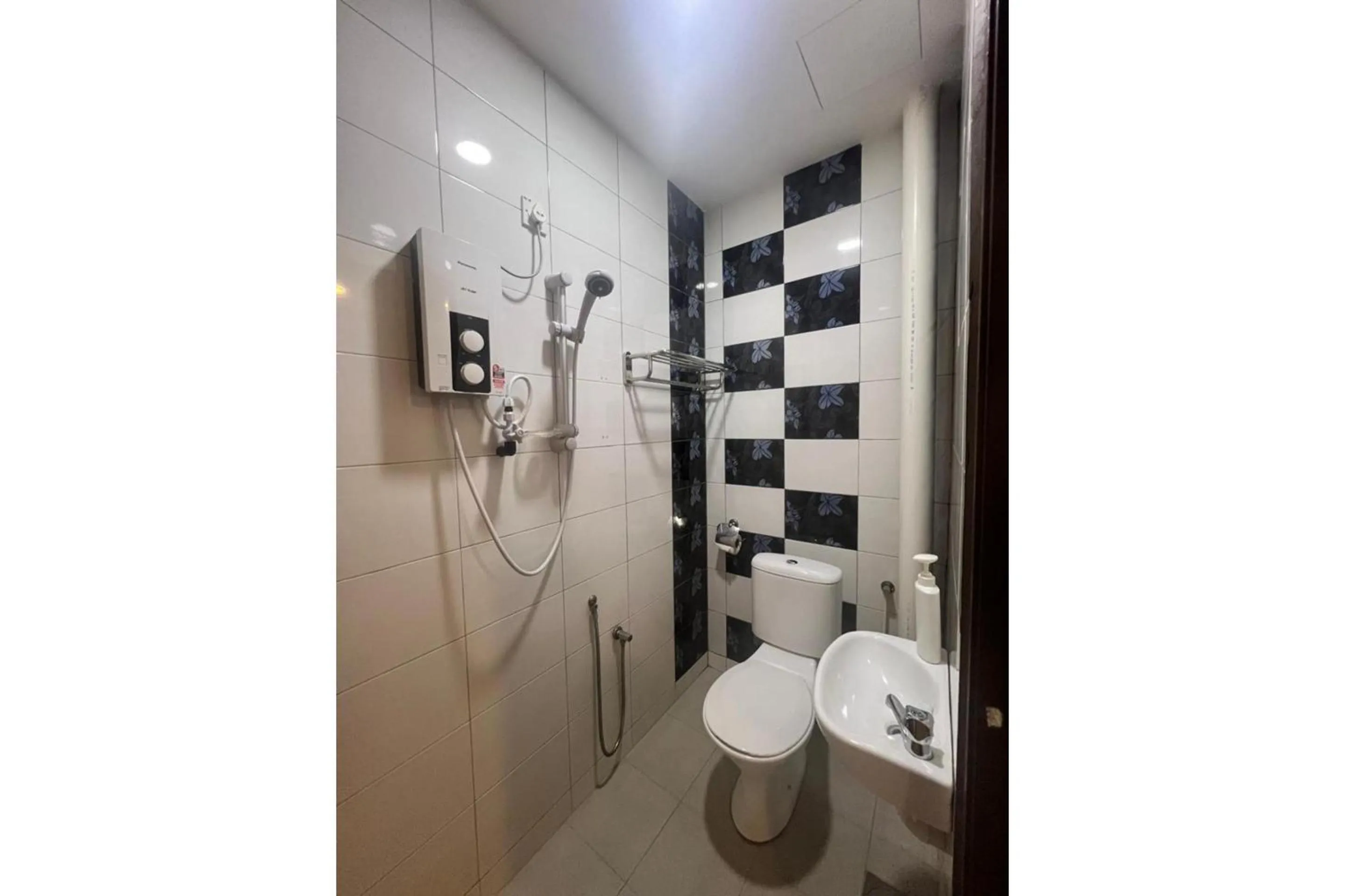 Bathroom in OYO 91259 Hai Thien Motel