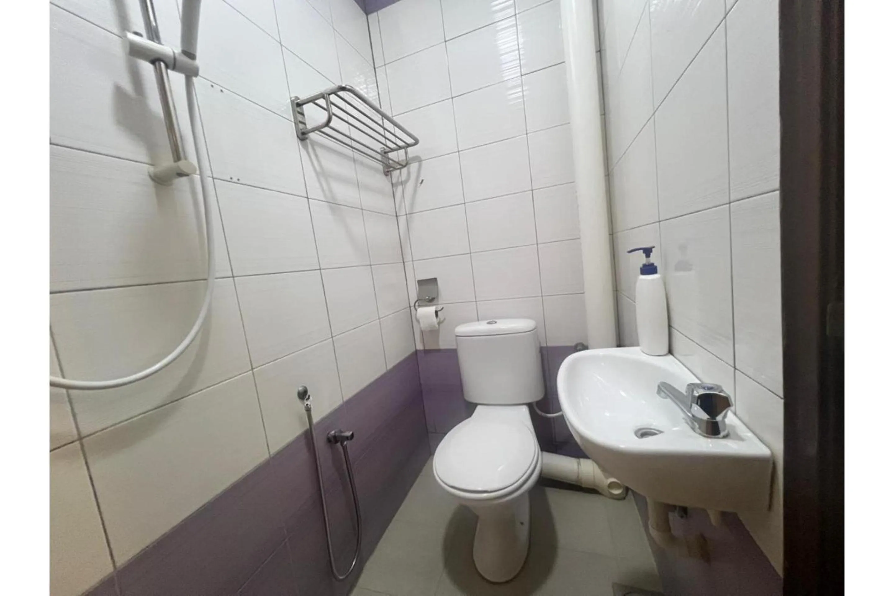 Bathroom in OYO 91259 Hai Thien Motel