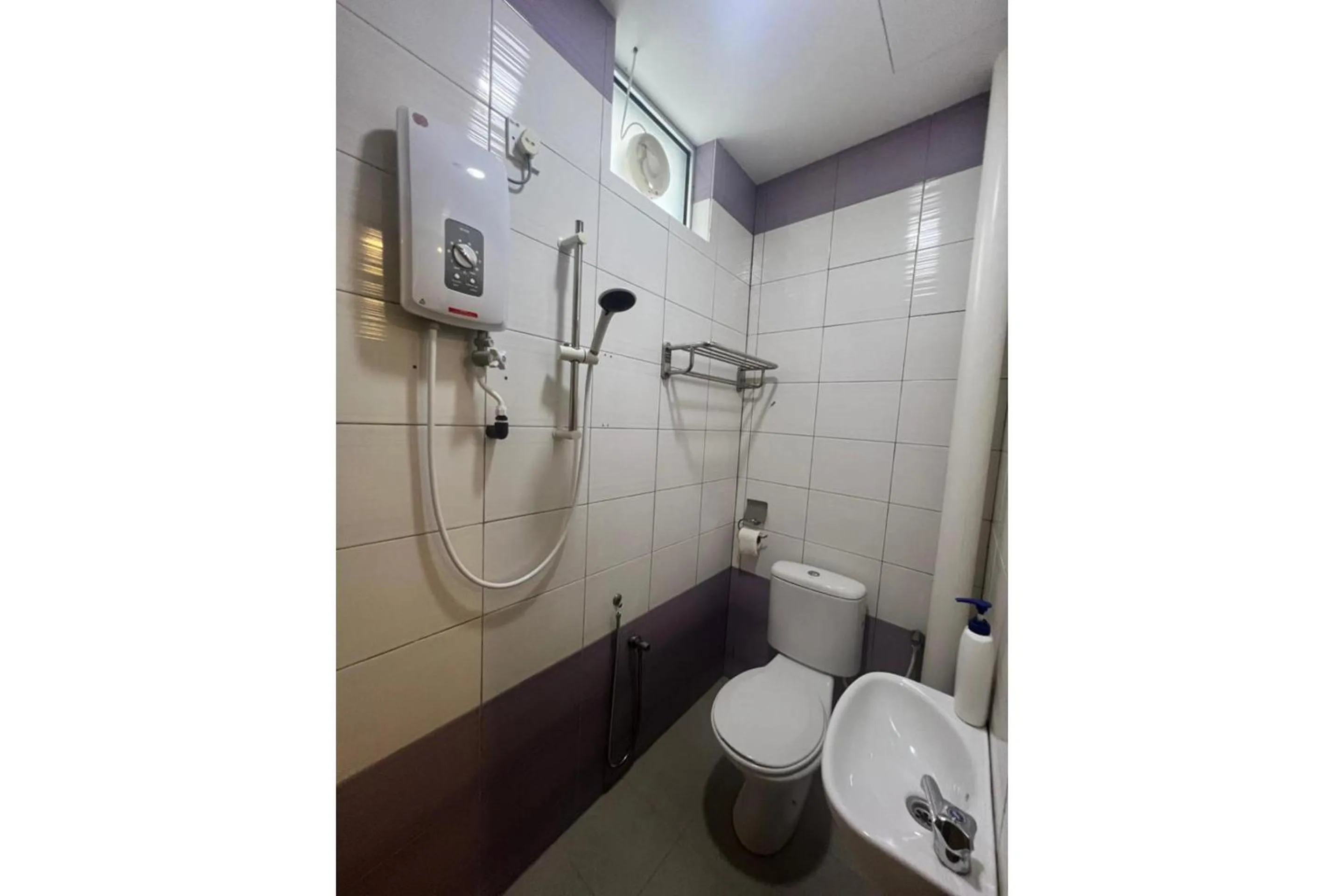 Bathroom in OYO 91259 Hai Thien Motel