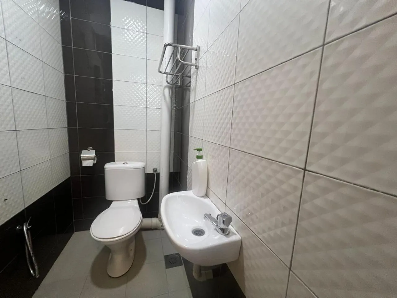 Bathroom in OYO 91259 Hai Thien Motel