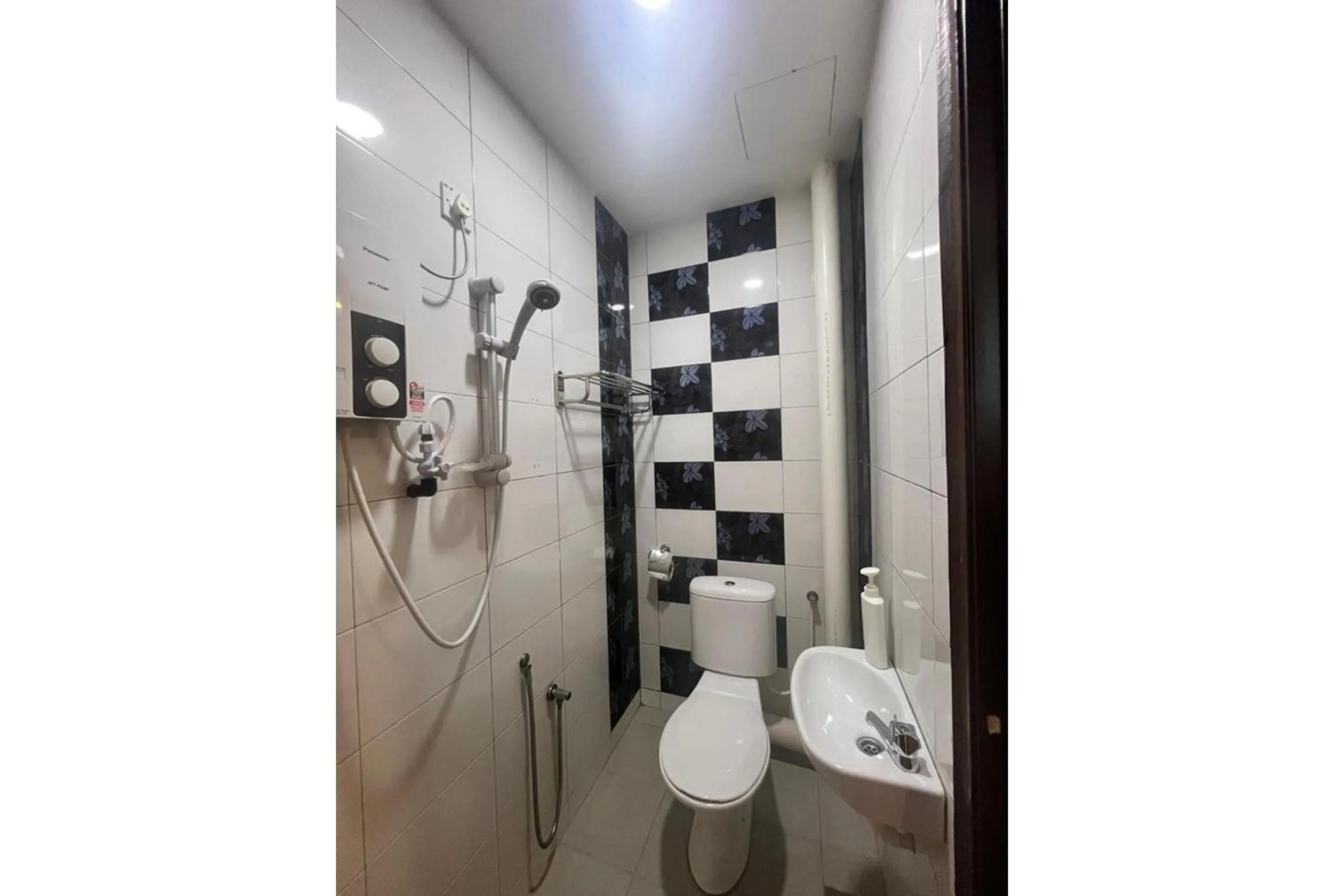 Bathroom in OYO 91259 Hai Thien Motel
