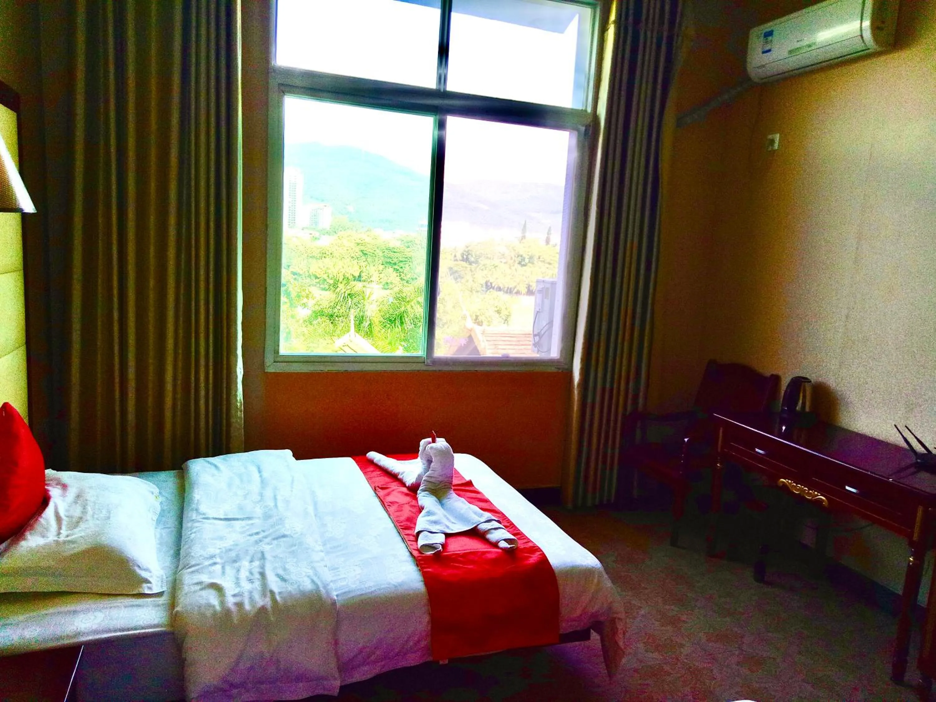 bunk bed, Bed in XiShuangBanNa International Aerial Garden South of Mekong River Business Hotel 傣江南商务酒店