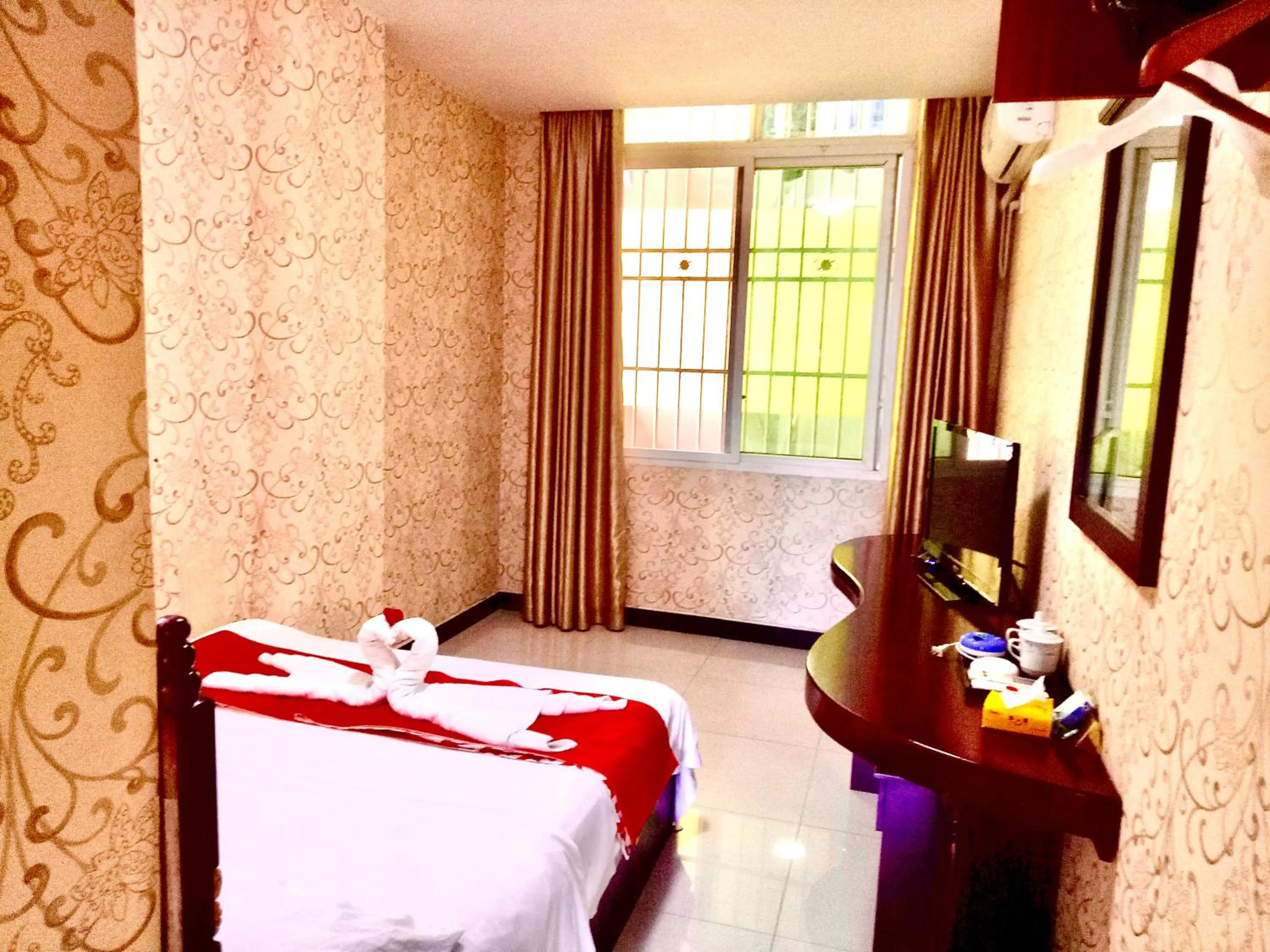 bunk bed, Bed in XiShuangBanNa International Aerial Garden South of Mekong River Business Hotel 傣江南商务酒店