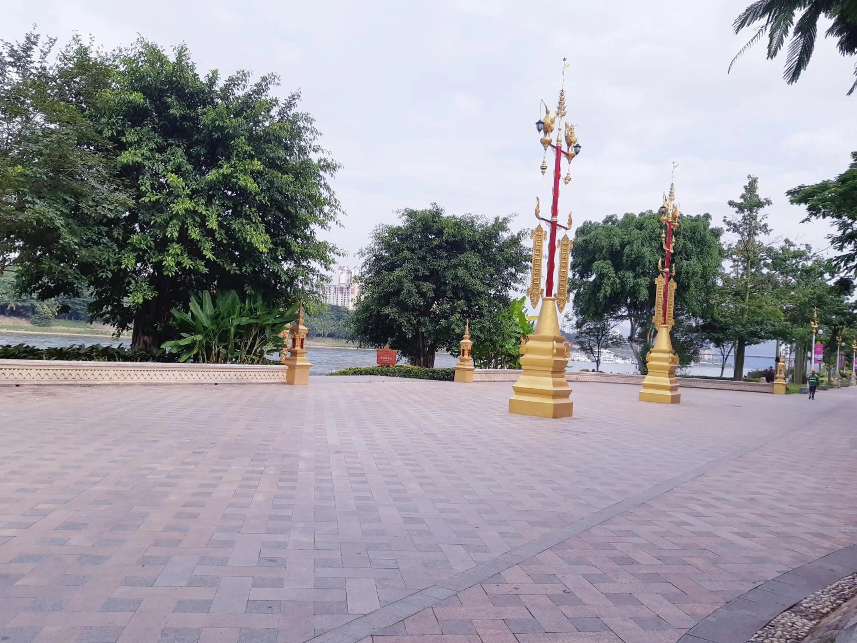 XiShuangBanNa International Aerial Garden South of Mekong River Business Hotel 傣江南商务酒店