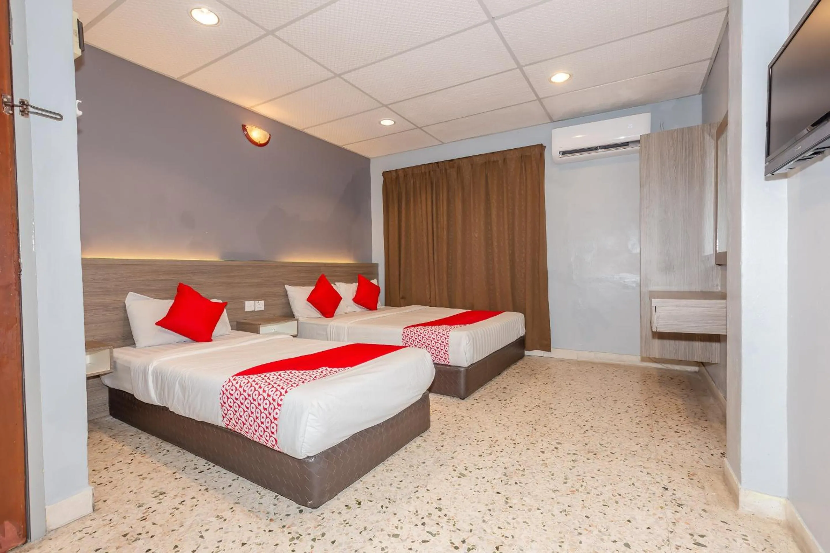 Standard Triple Room in OYO 91258 Qish Hotel Banda Kaba