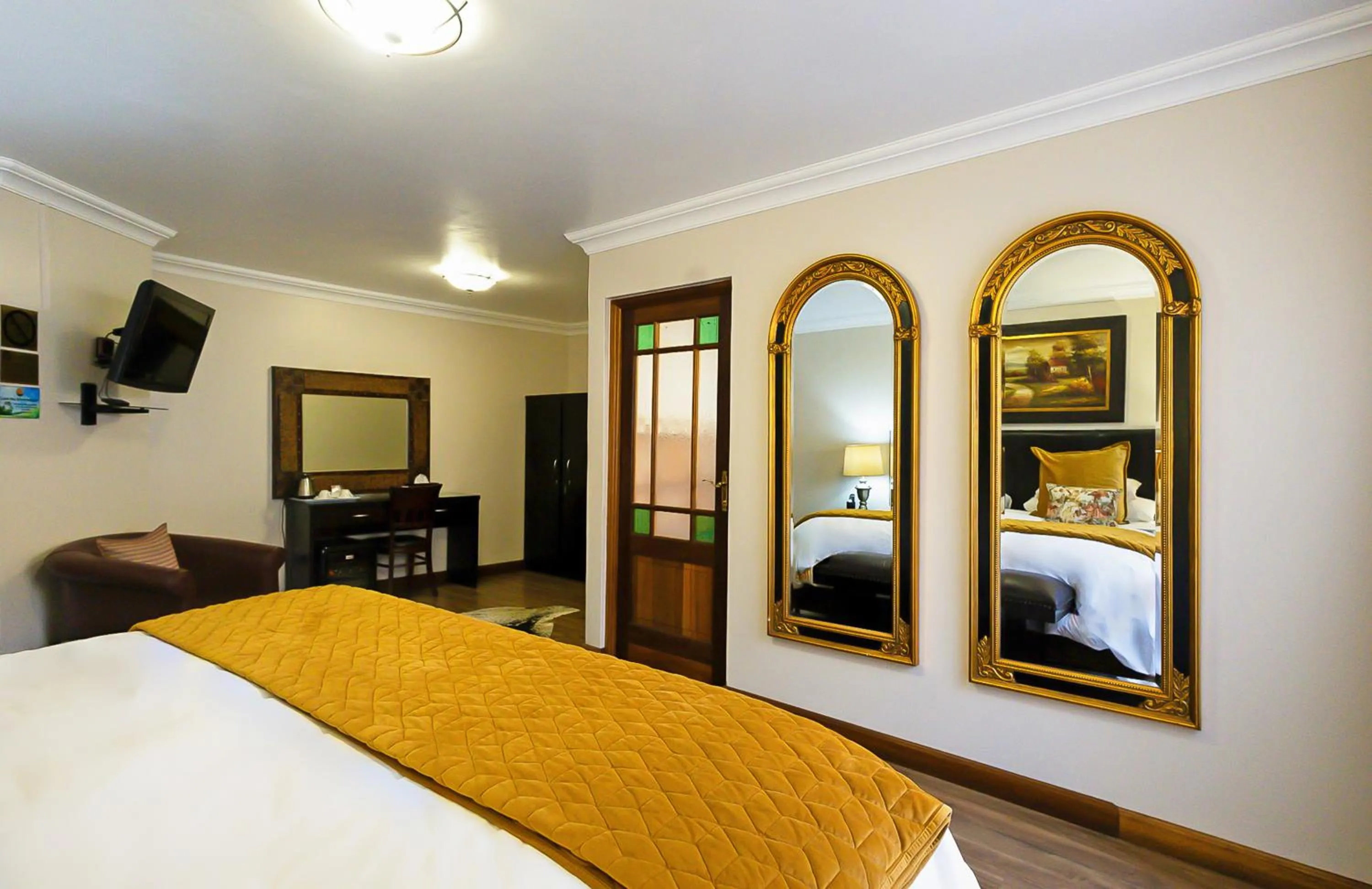 TV and multimedia in Sunward Park Guest House & Conference Center