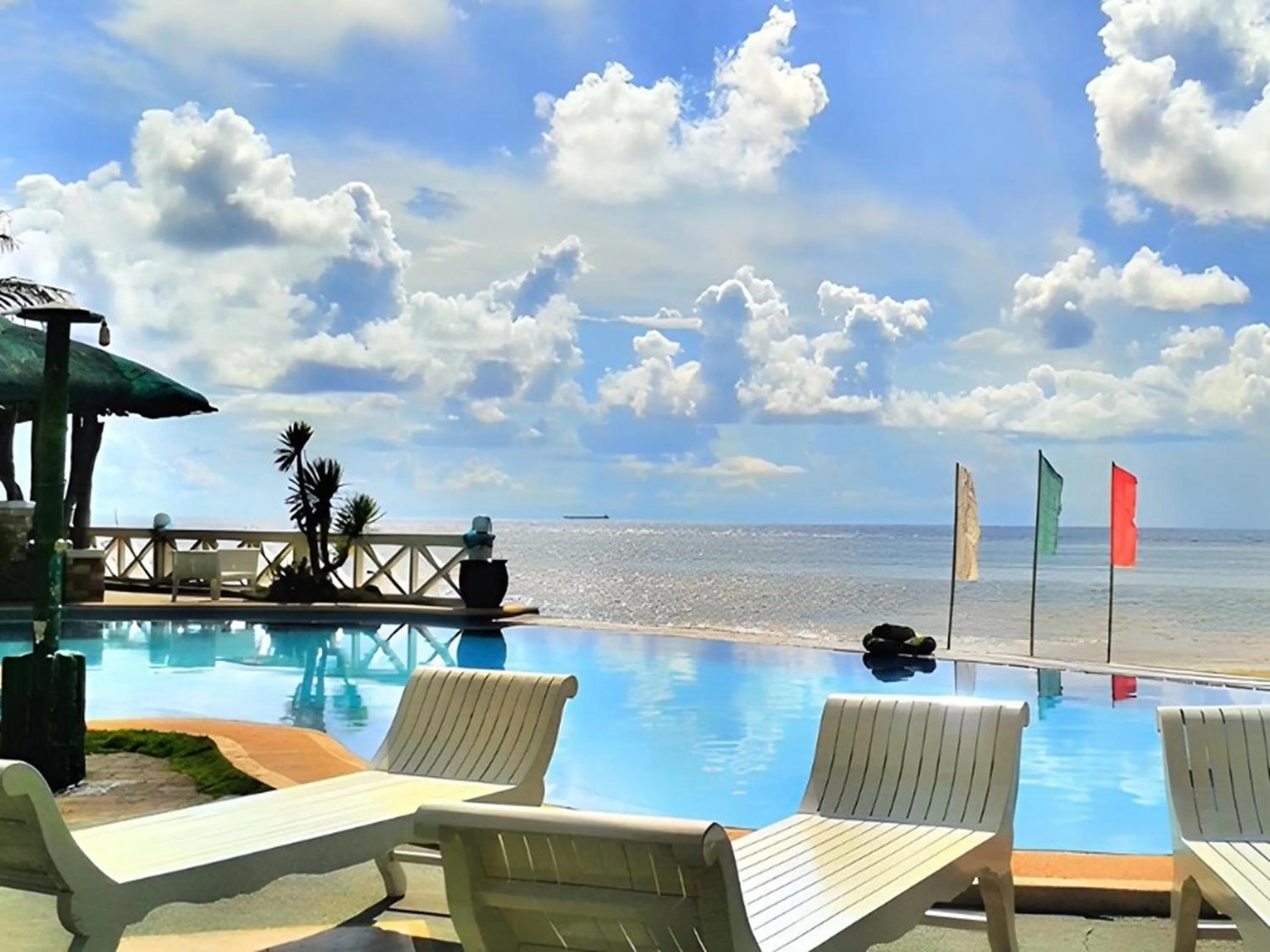 Swimming pool in Punta Riviera Resort Bolinao
