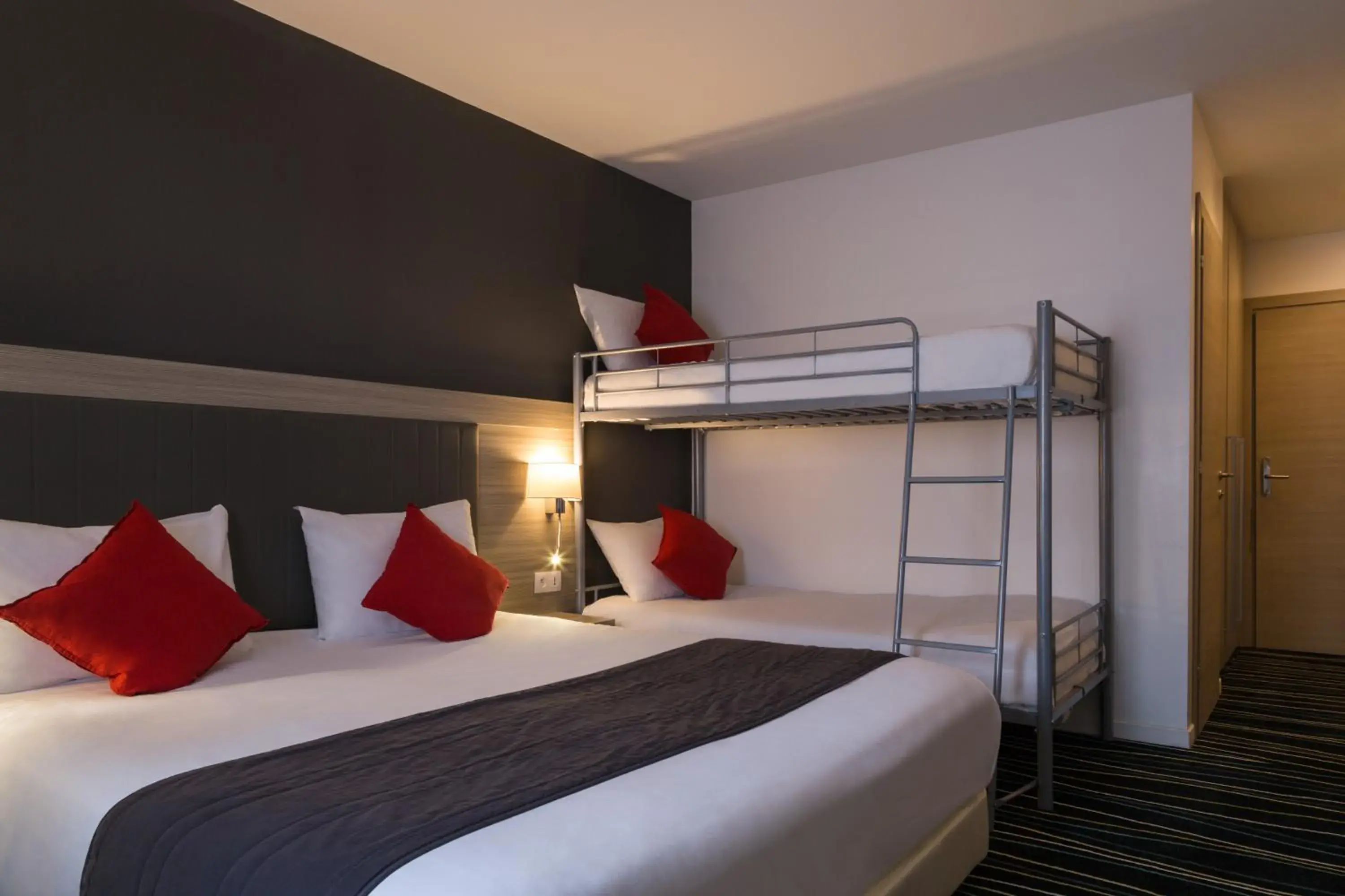 Bed in The Originals City, Marne-la-Vallée Est, Meaux ,GLASSY HOTEL Bed in The Originals City, Marne-la-Vallée Est, Meaux ,GLASSY HOTEL