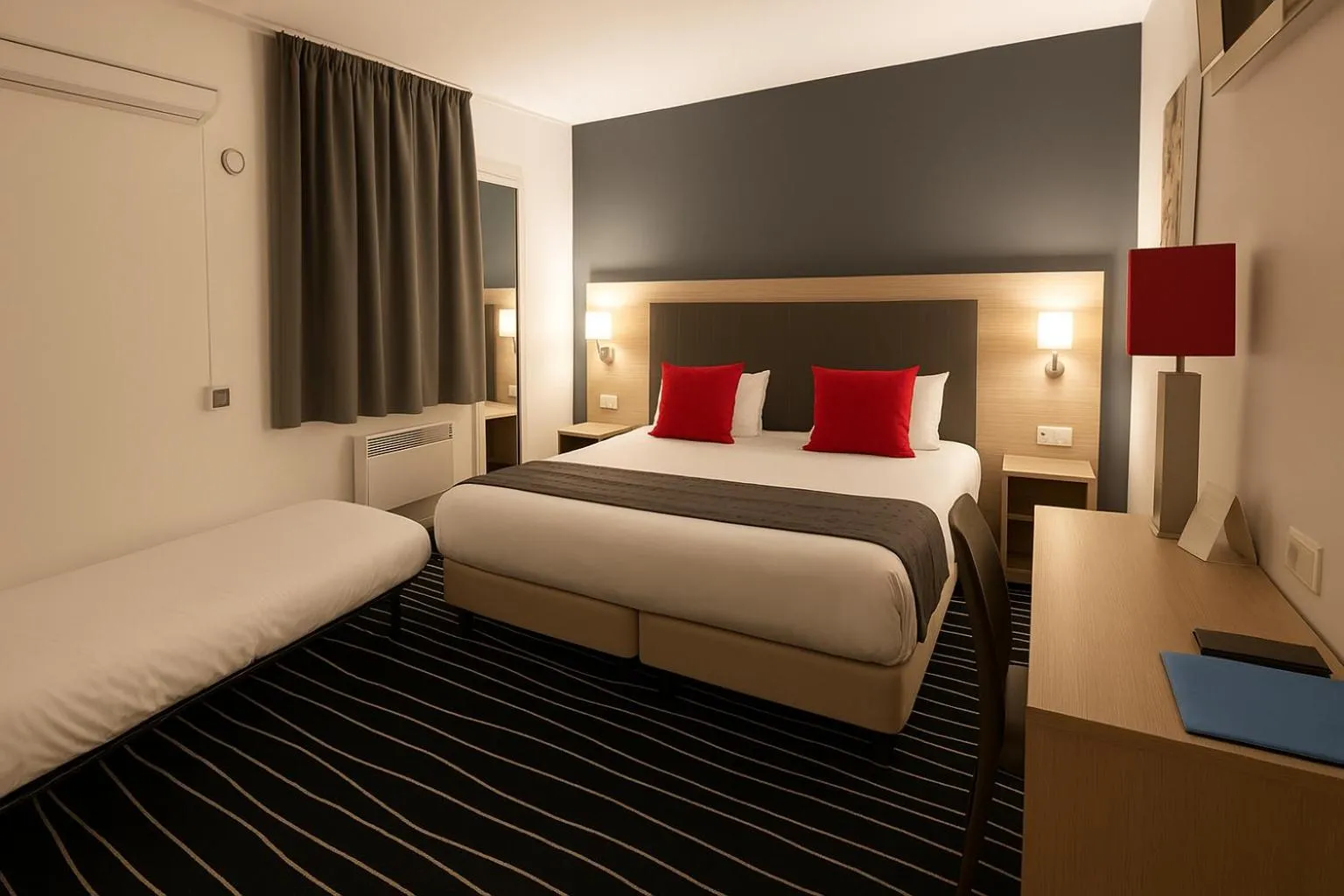 Bed in The Originals City, Marne-la-Vallée Est, Meaux ,GLASSY HOTEL