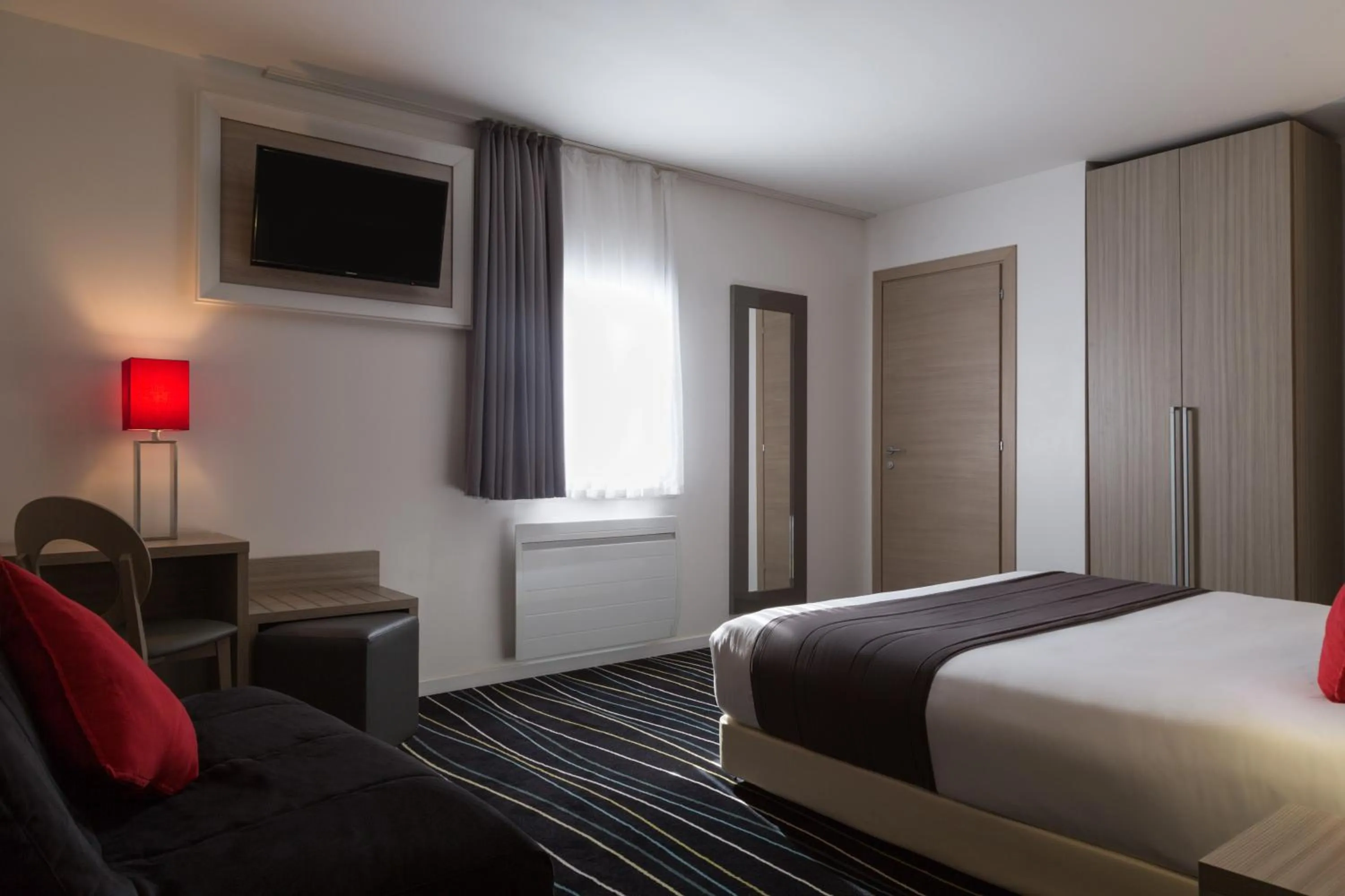 Bed in The Originals City, Marne-la-Vallée Est, Meaux ,GLASSY HOTEL