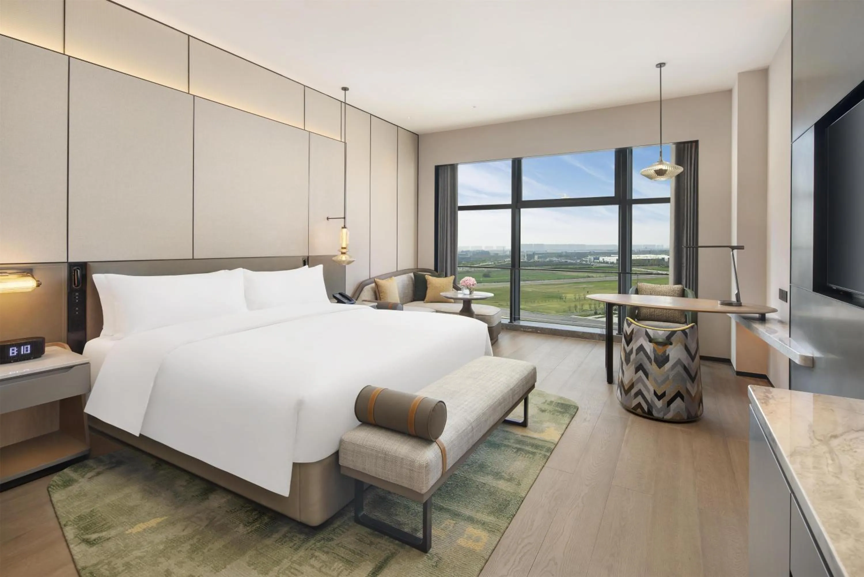 Bed in Doubletree By Hilton Zhengzhou Airport Aerotropolis