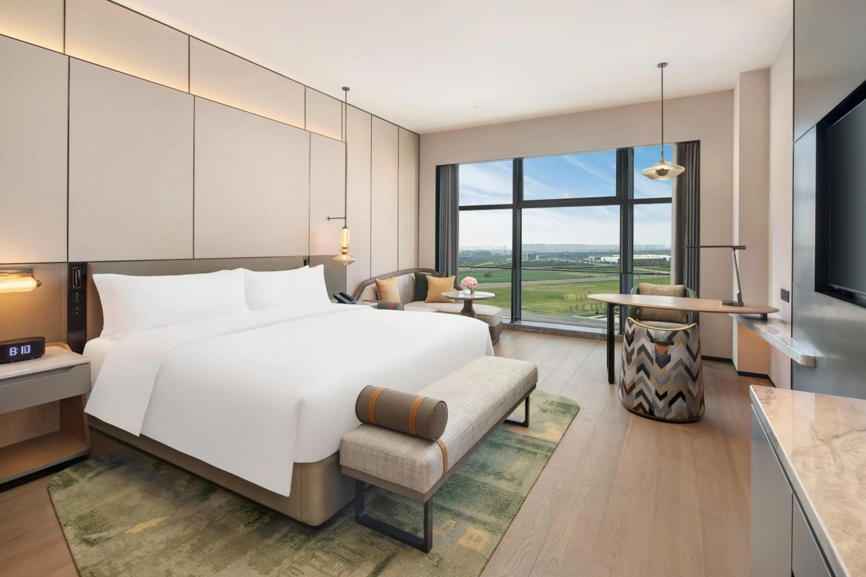 Bed in Doubletree By Hilton Zhengzhou Airport Aerotropolis